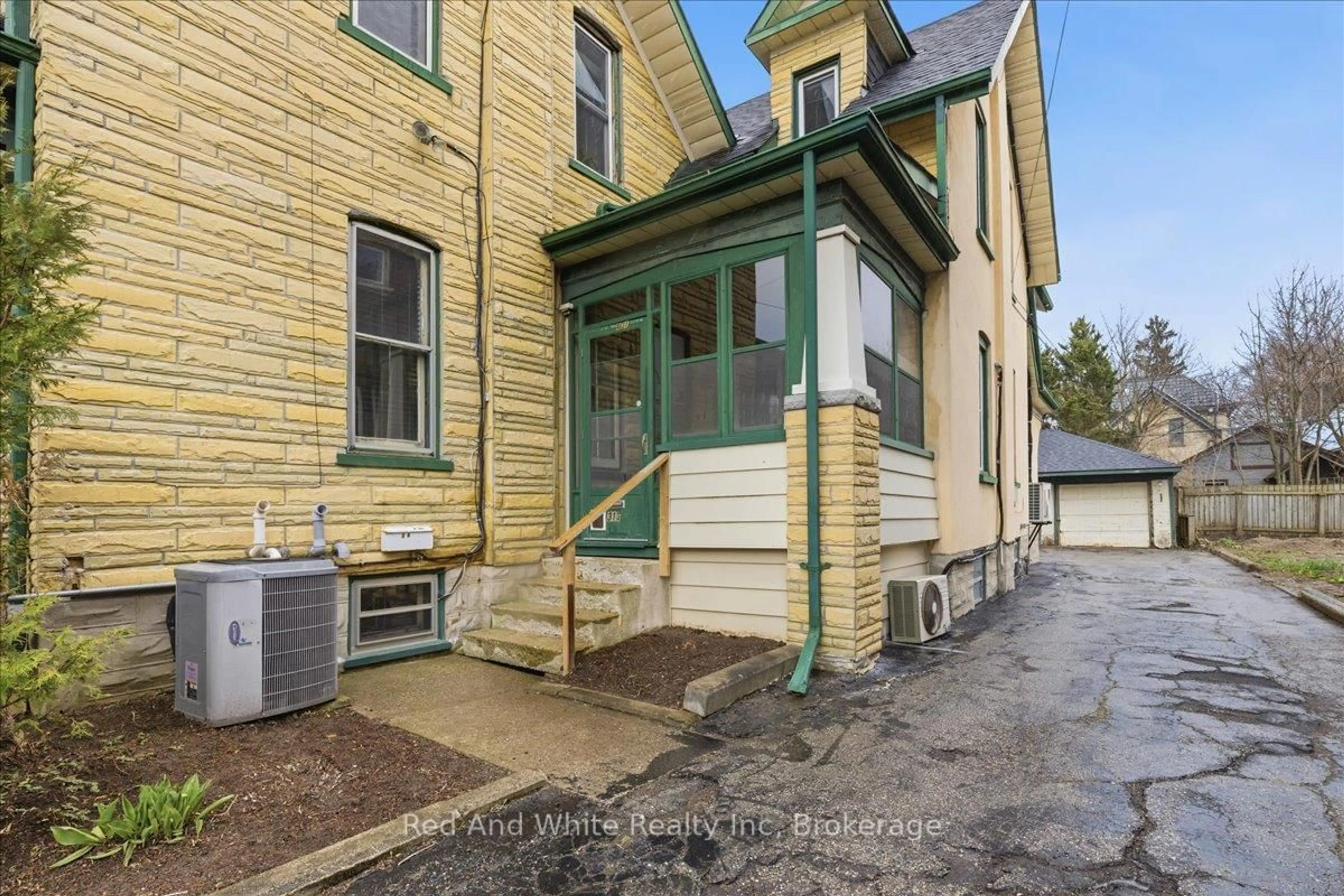 Unknown for 31 Bingeman St, Kitchener Ontario N2H 2R7