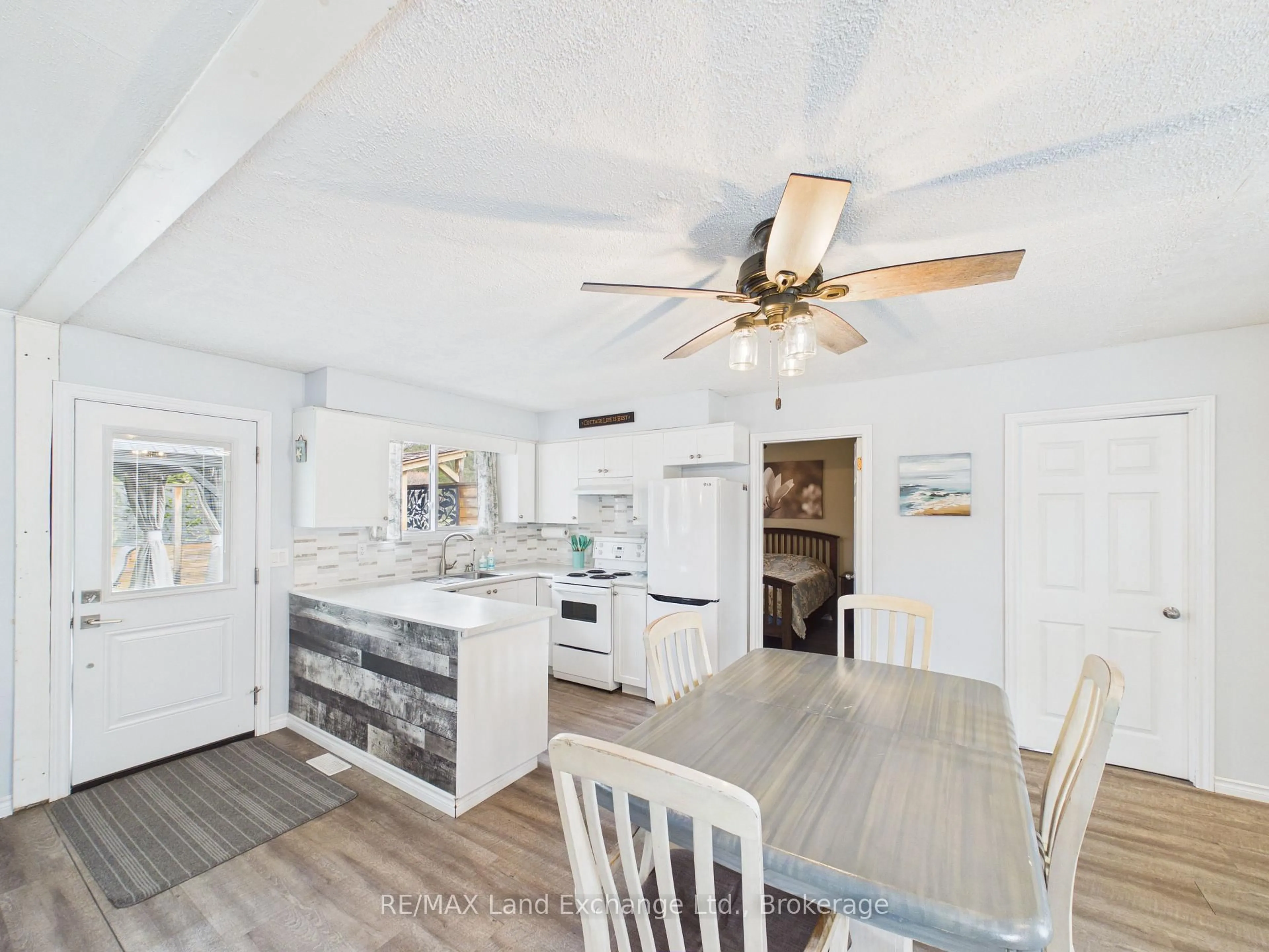 Open concept kitchen, unknown for 507 Abenaki Dr, Huron-Kinloss Ontario N2Z 2X3