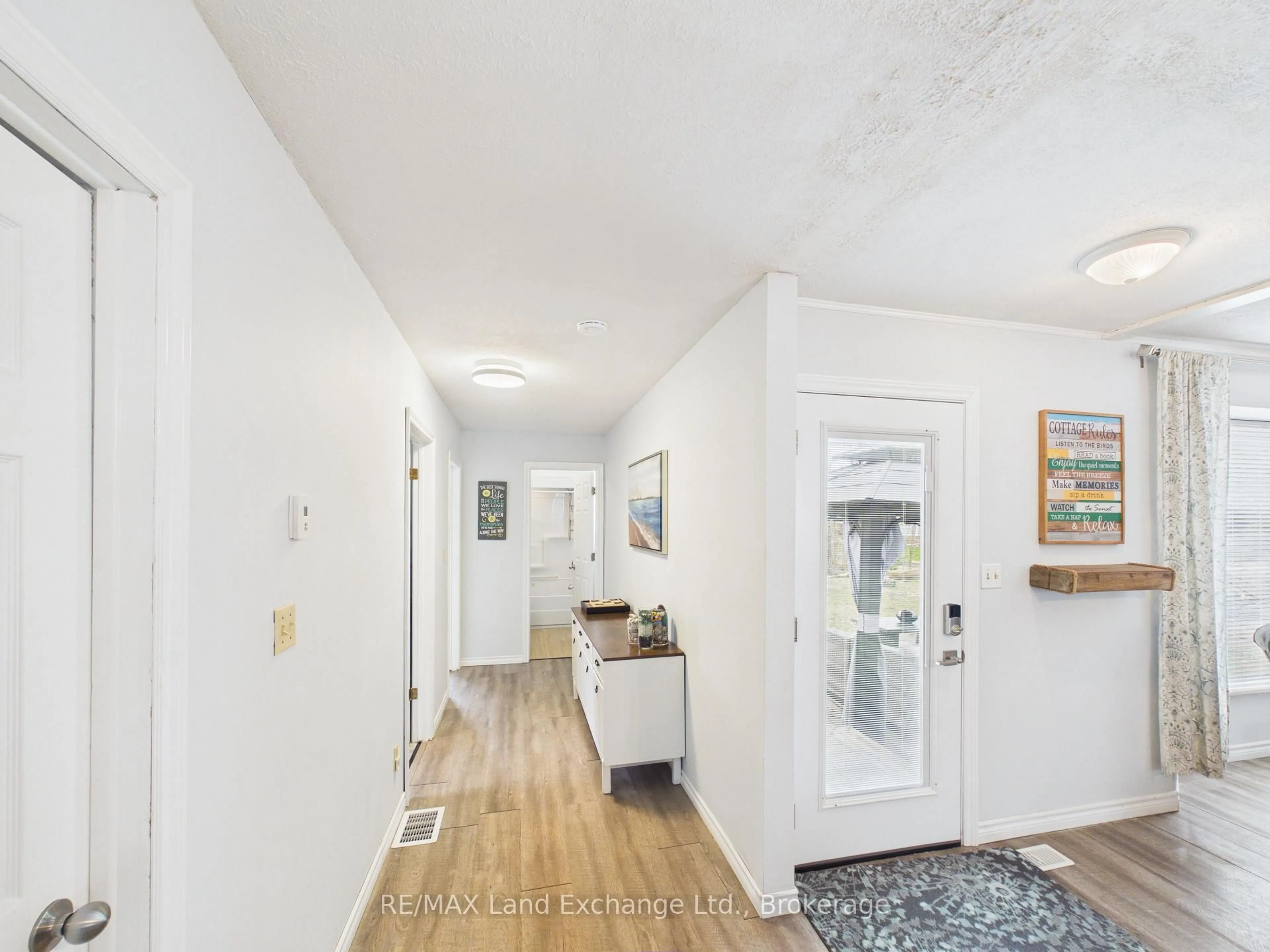 Indoor entryway for 507 Abenaki Dr, Huron-Kinloss Ontario N2Z 2X3