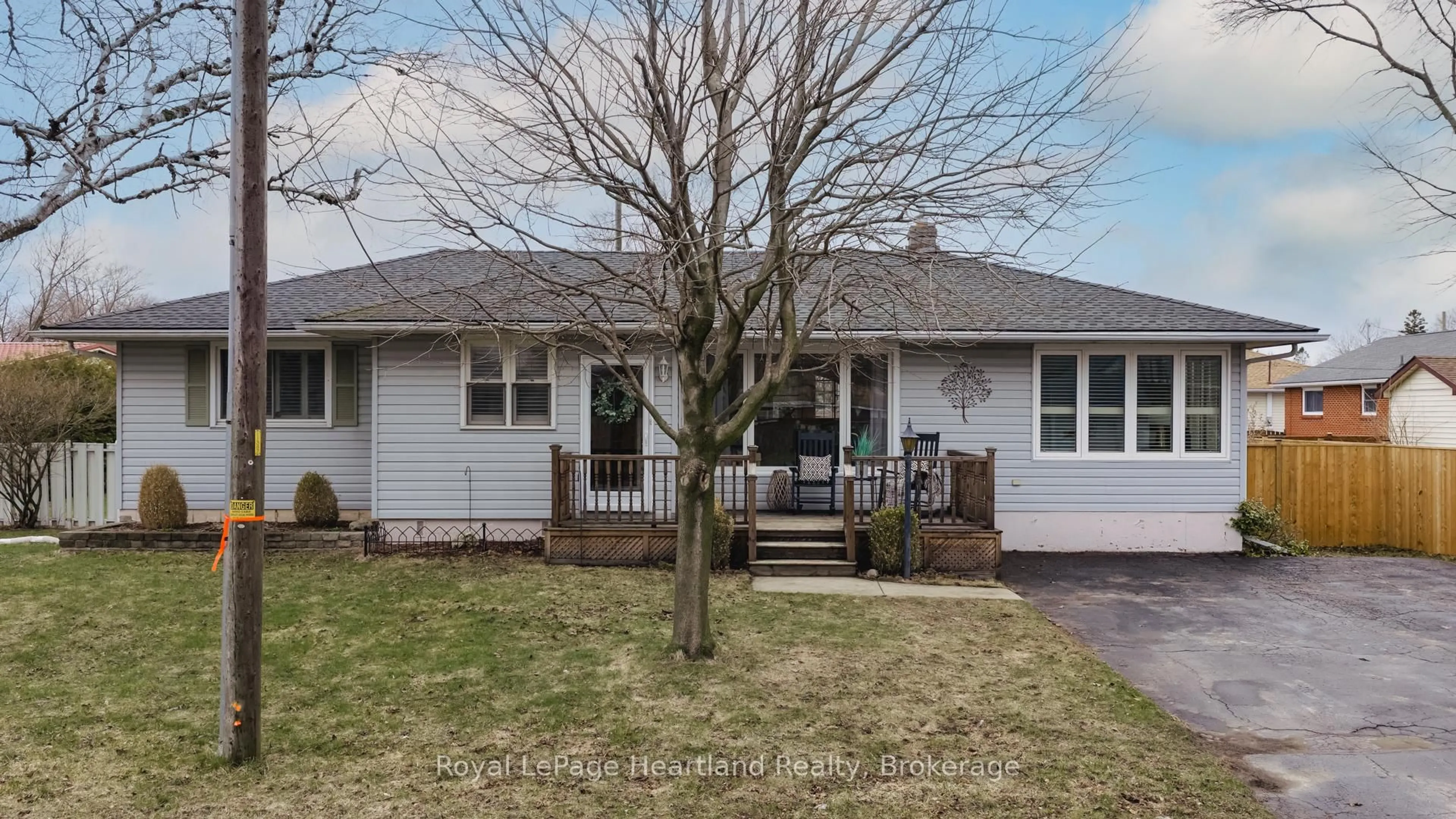 Home with vinyl exterior material, street for 137 Oxford St, Goderich Ontario N7A 1E6