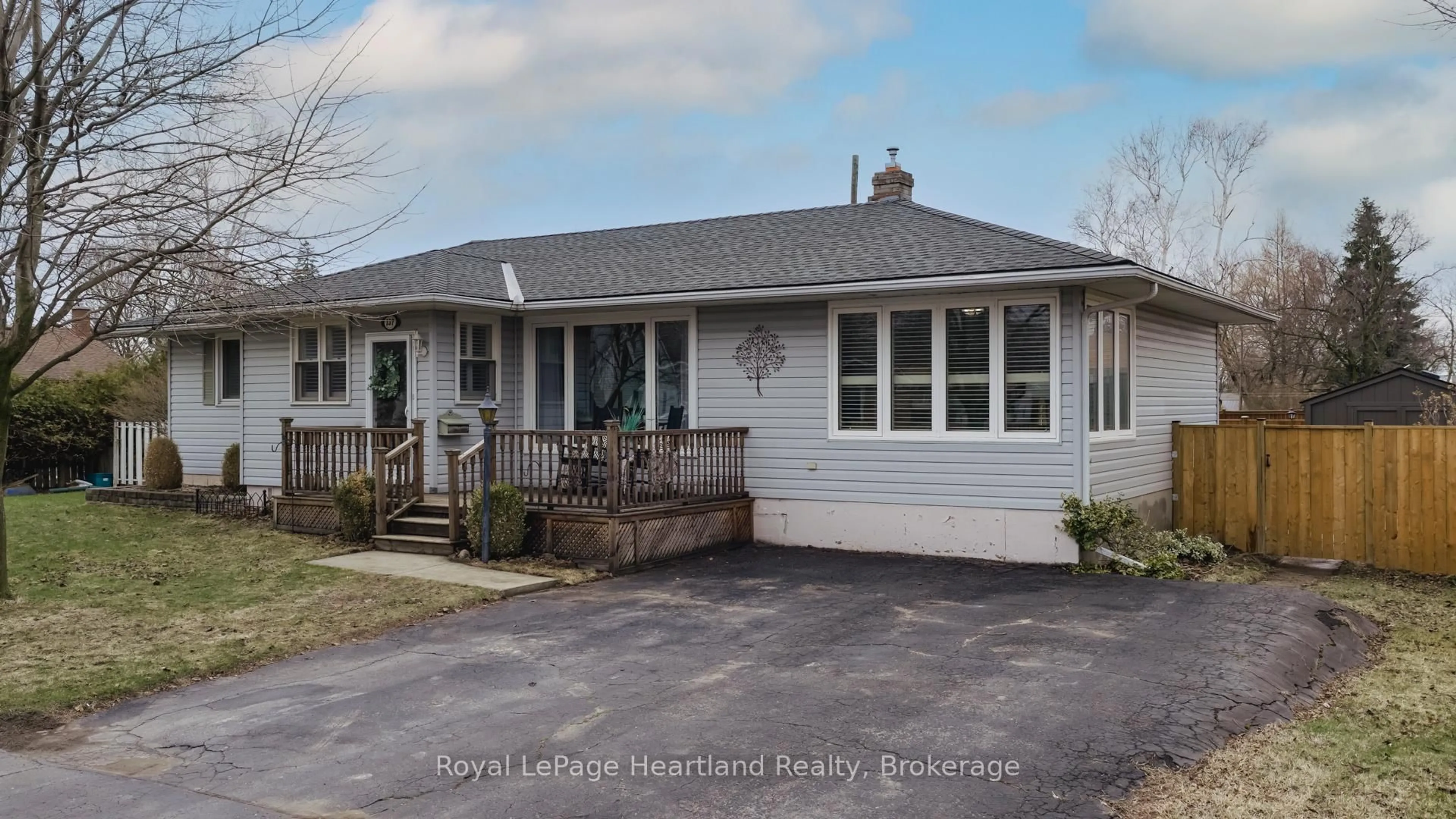 Home with vinyl exterior material, street for 137 Oxford St, Goderich Ontario N7A 1E6
