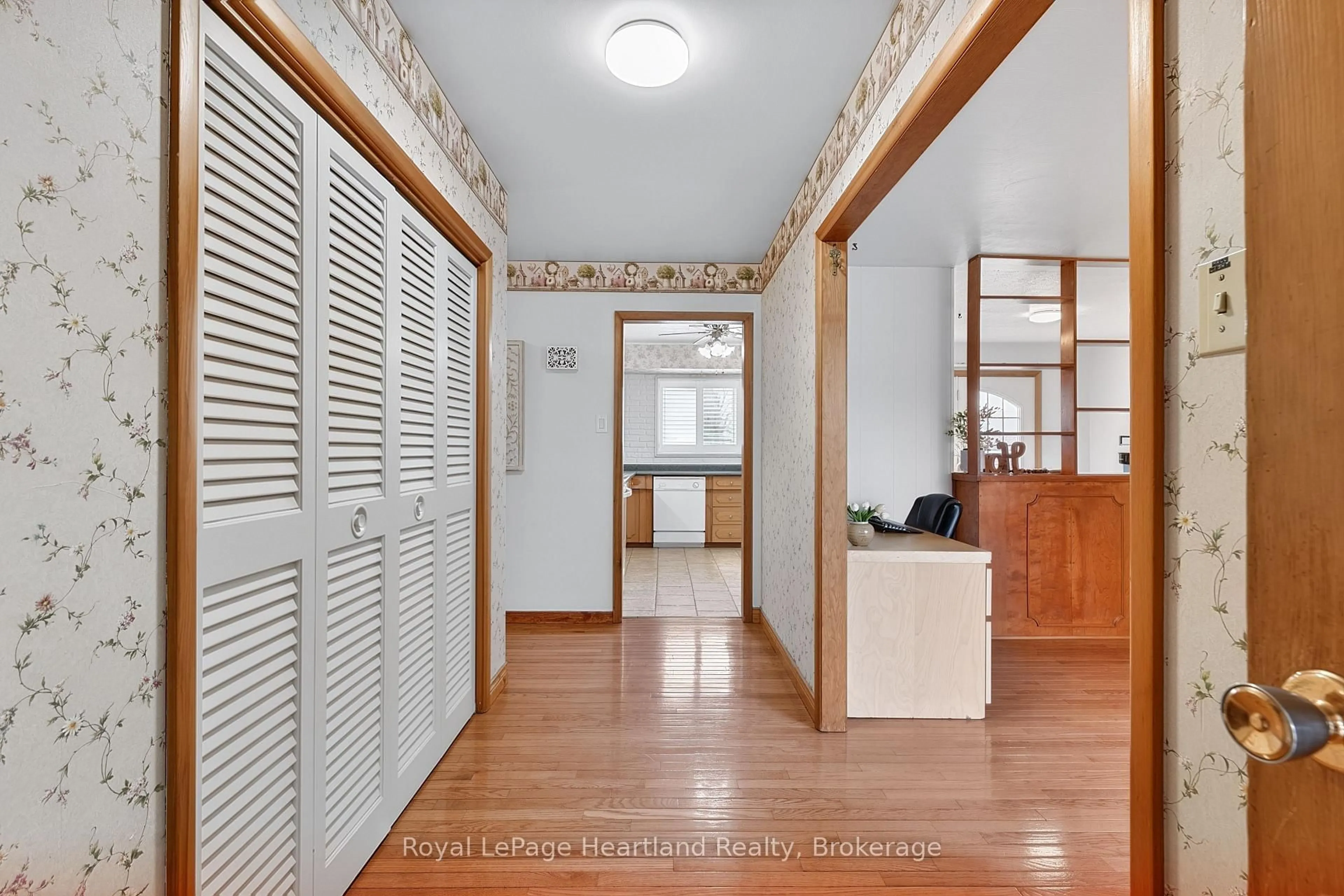 Indoor entryway for 137 Oxford St, Goderich Ontario N7A 1E6