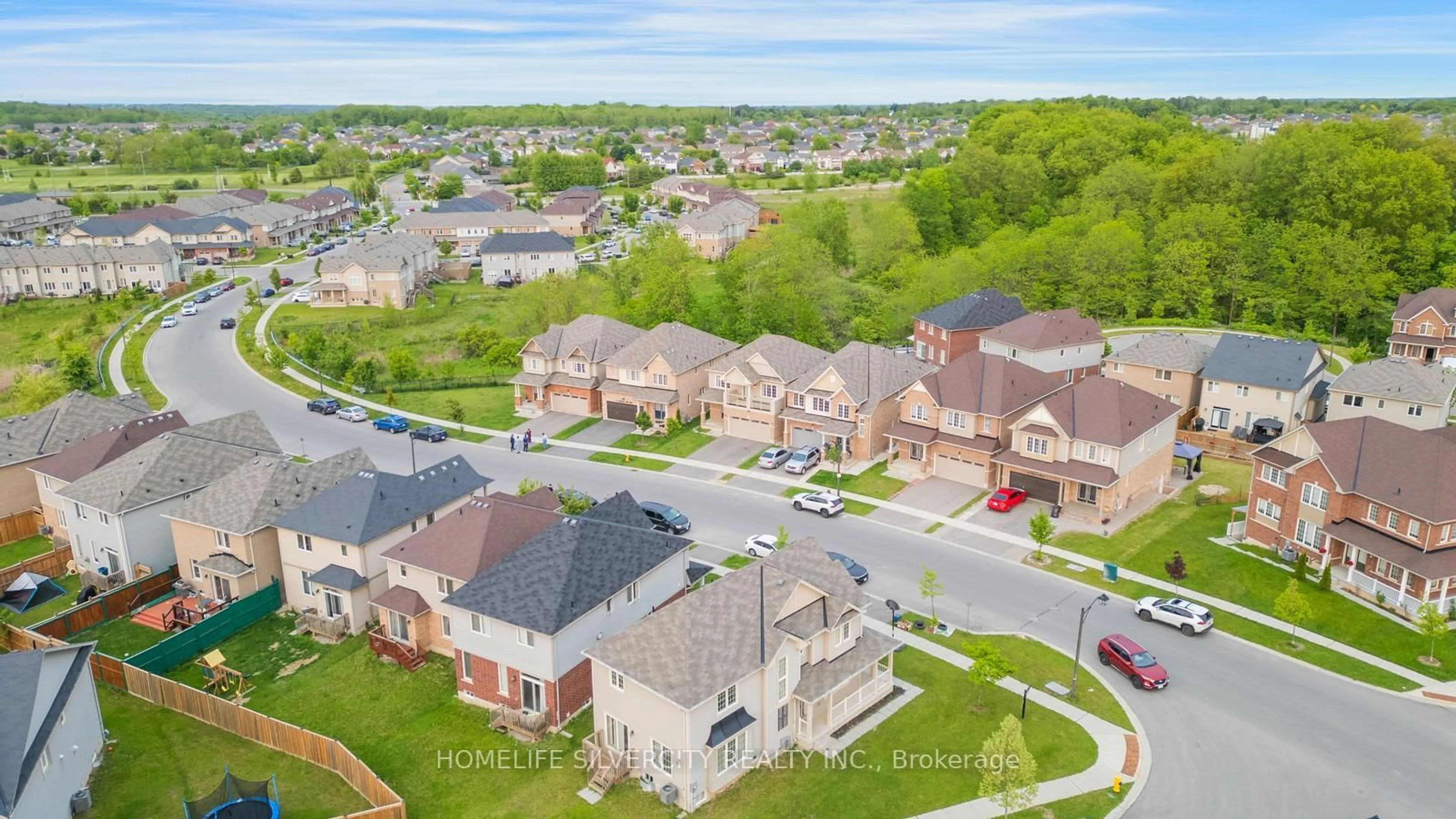 A pic from outside/outdoor area/front of a property/back of a property/a pic from drone, street for 55 Longboat Ru, Brantford Ontario N3T 0P5