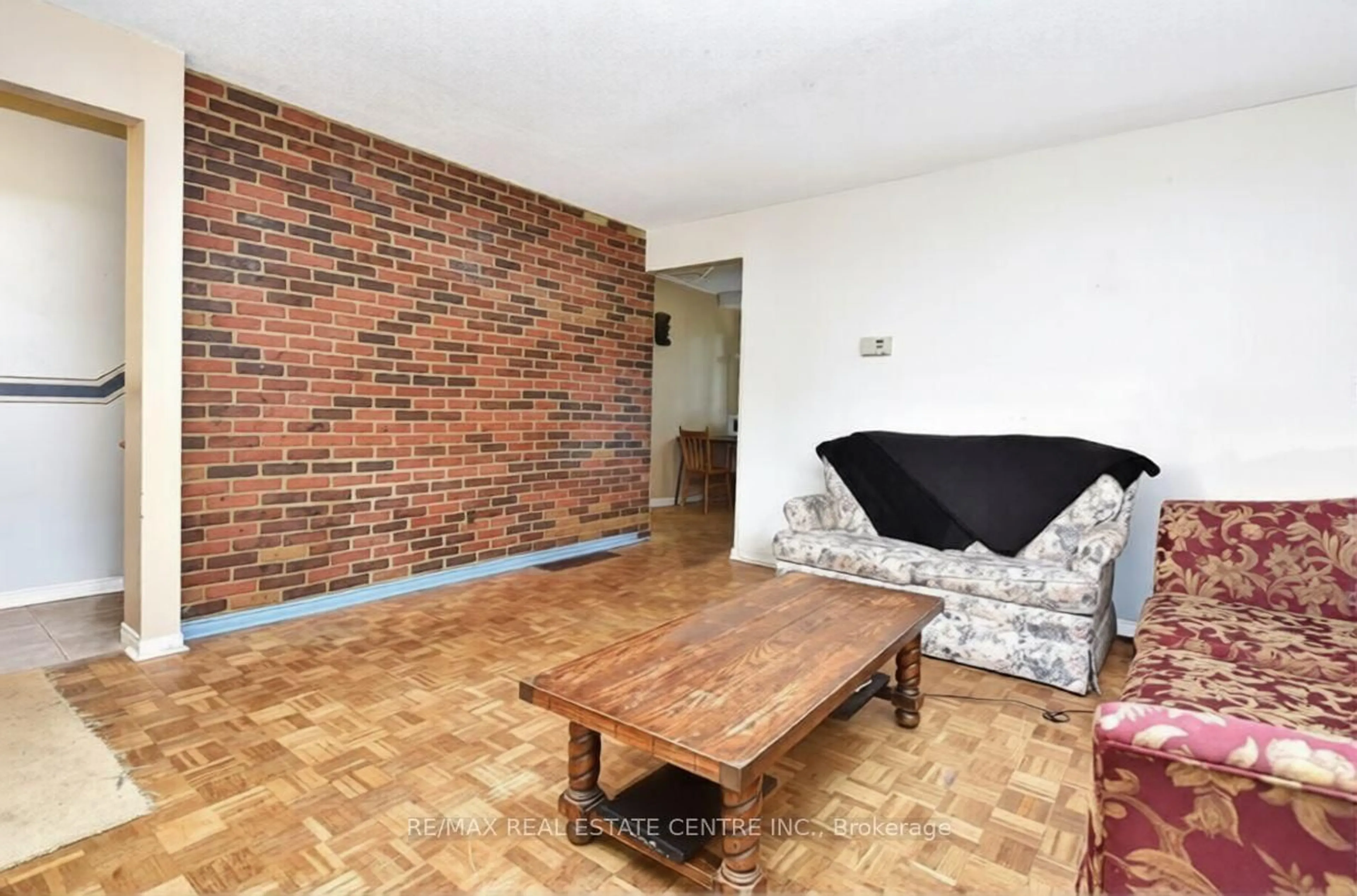 Living room with furniture, unknown for 960 Meadowlands Dr, Ottawa Ontario K2C 0K3