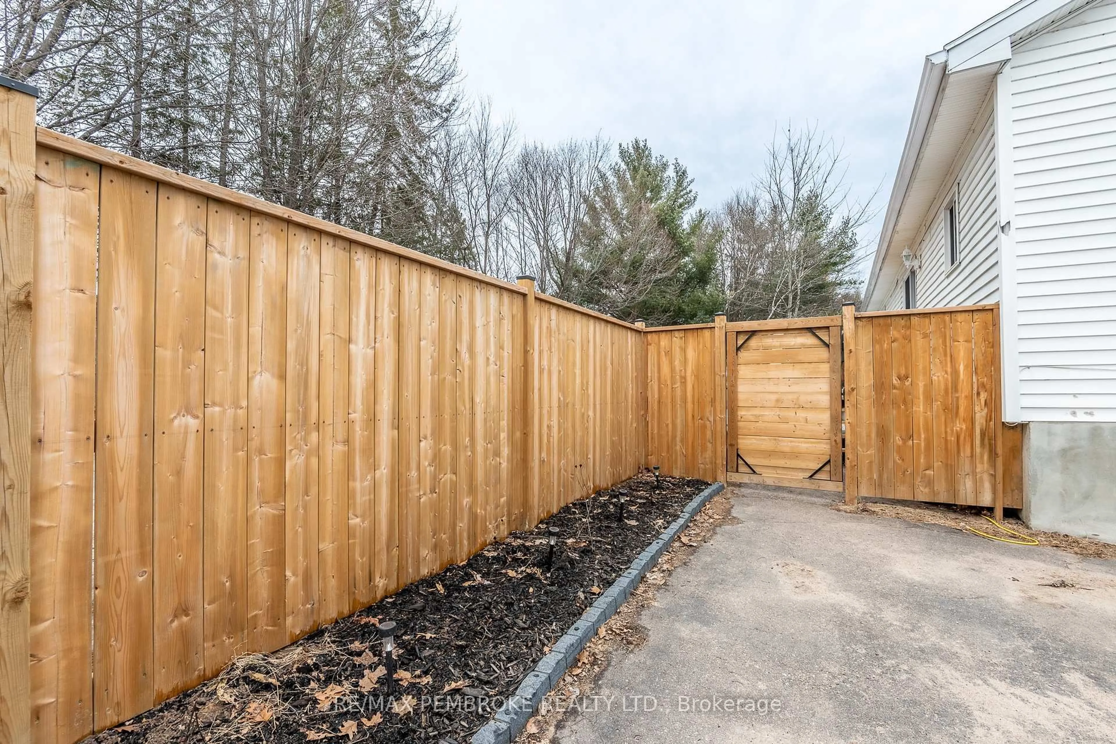 Patio, street for 24 Earl St, Petawawa Ontario K8H 3M4