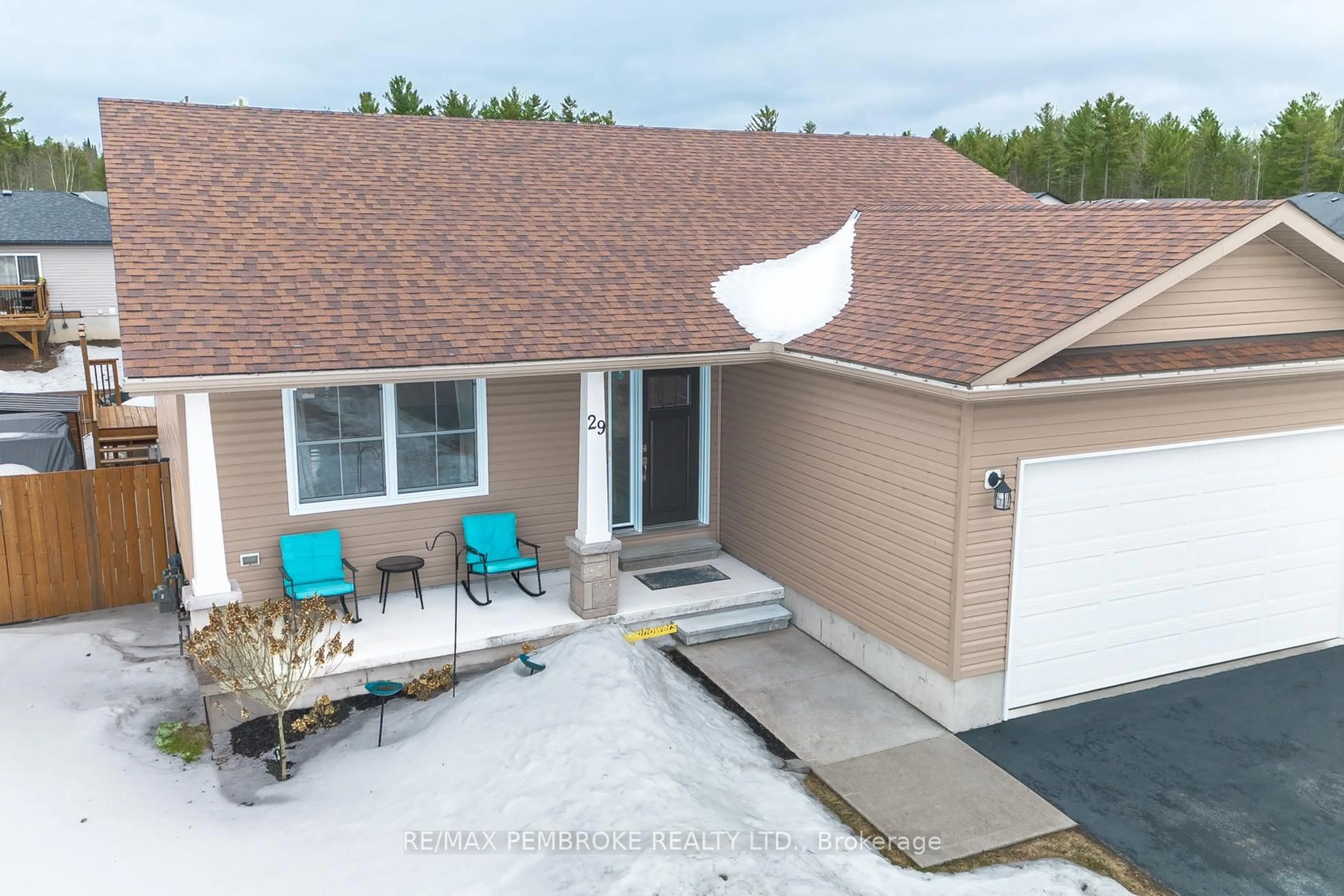 A pic from outside/outdoor area/front of a property/back of a property/a pic from drone, unknown for 29 Terrance Dr, Petawawa Ontario K8H 0H3