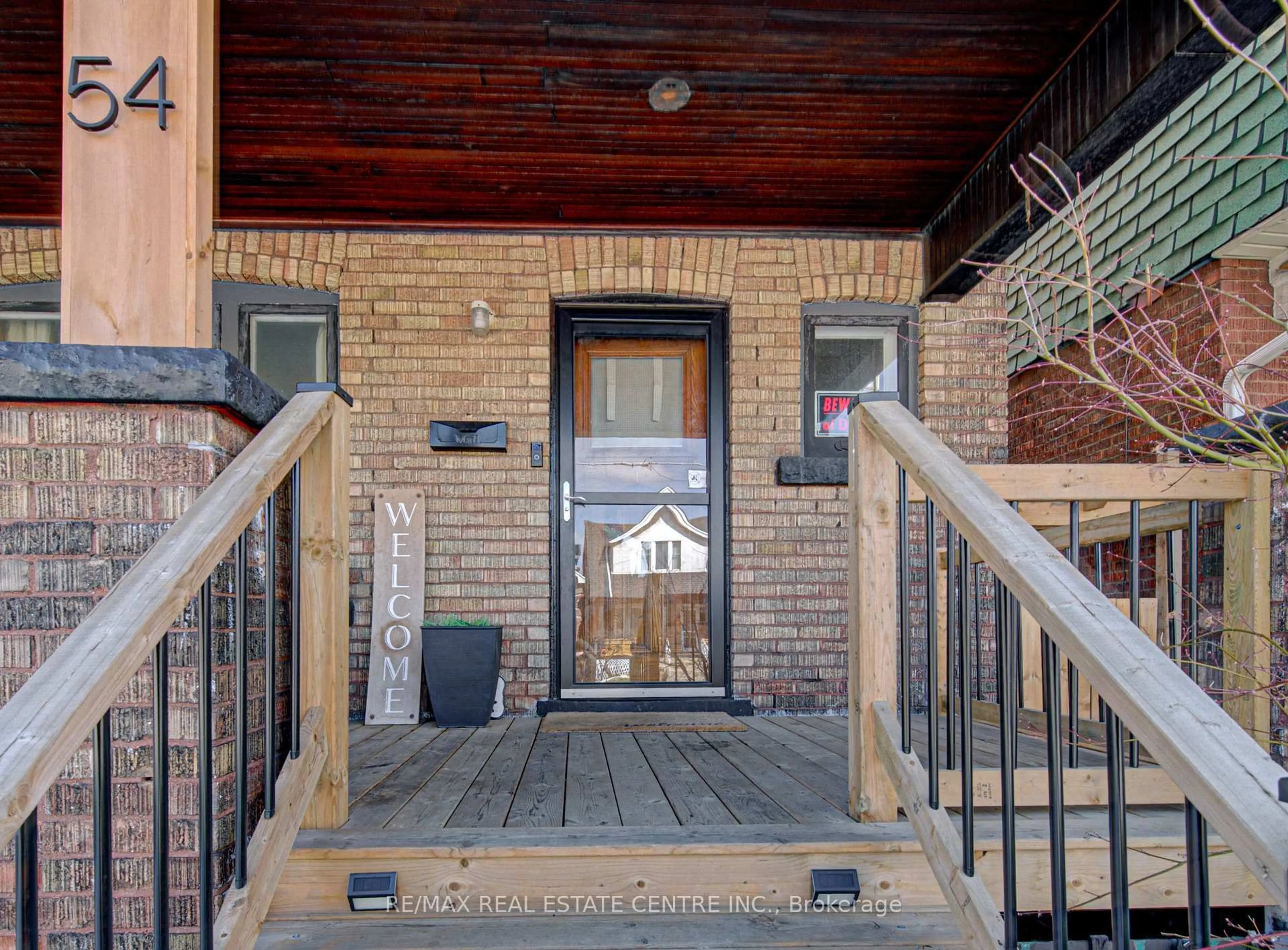 Indoor entryway for 54 Belmont Ave, Hamilton Ontario L8L 7M1