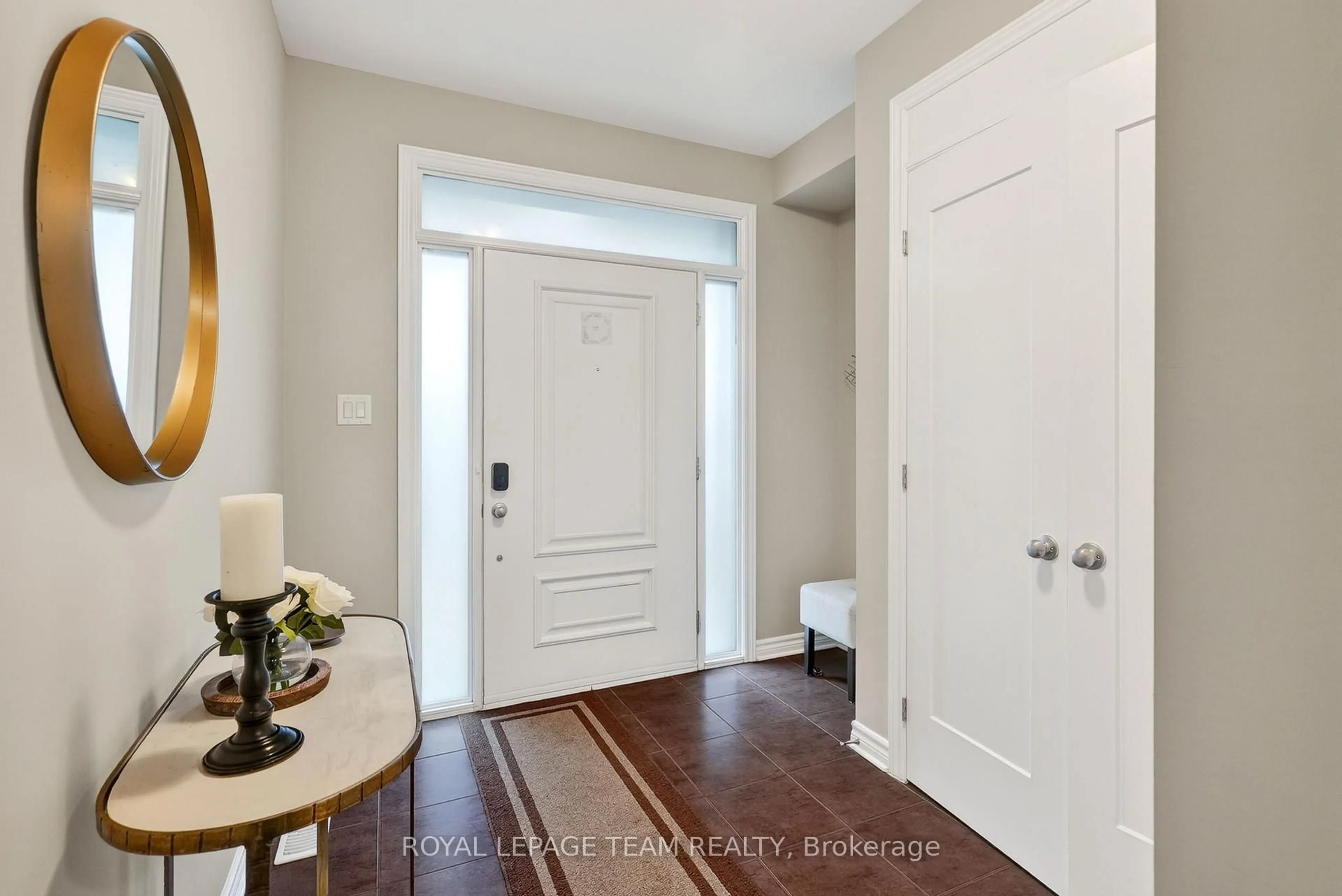Indoor entryway for 216 Helen Rapp Way, Ottawa Ontario K1T 0P6