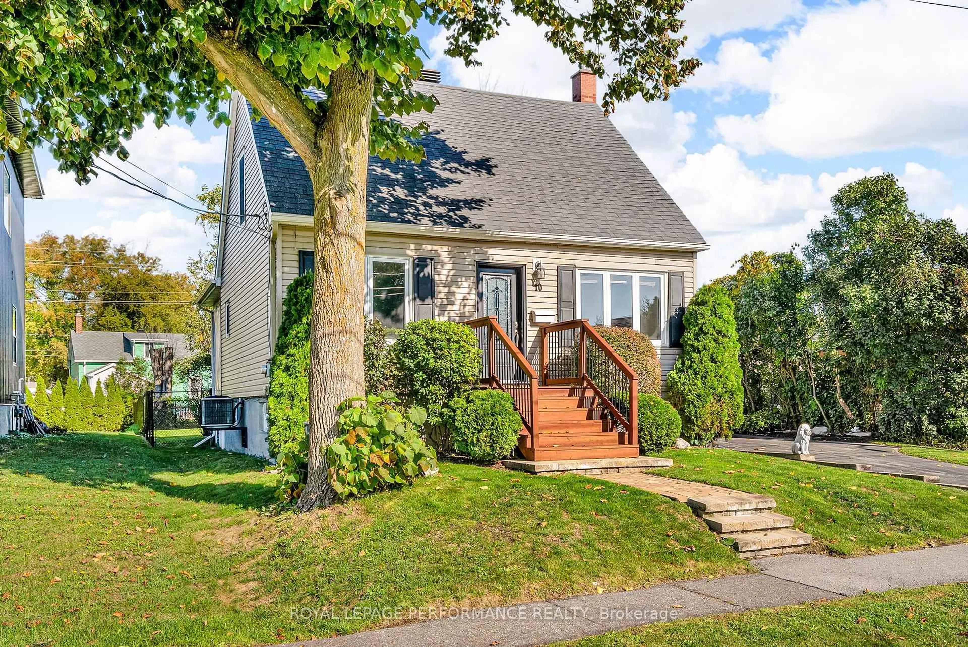 Unknown for 10 King St, Cornwall Ontario K6J 1K1