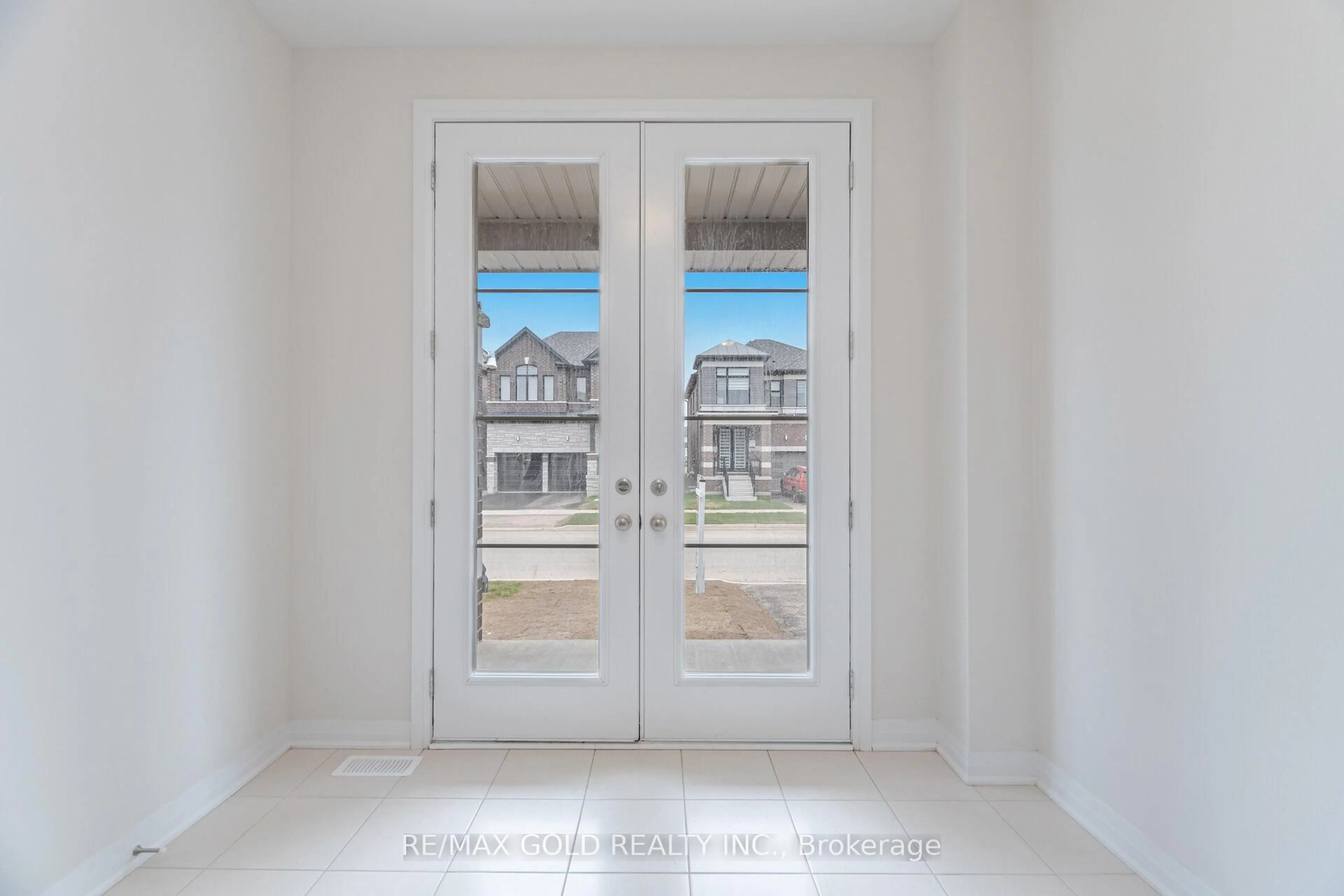 Indoor entryway for 103 Player Dr, Erin Ontario N0B 1T0