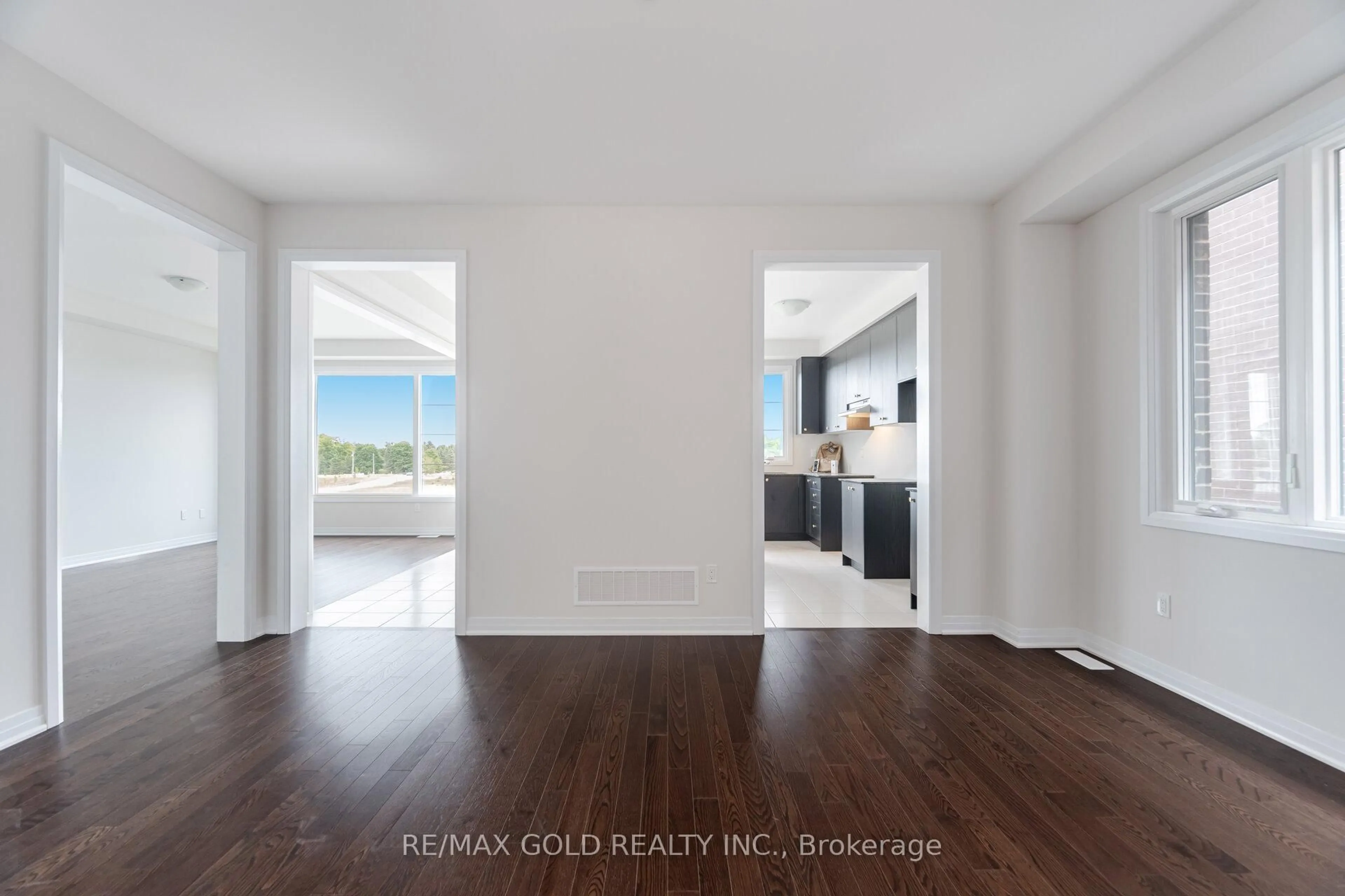 Indoor entryway for 103 Player Dr, Erin Ontario N0B 1T0