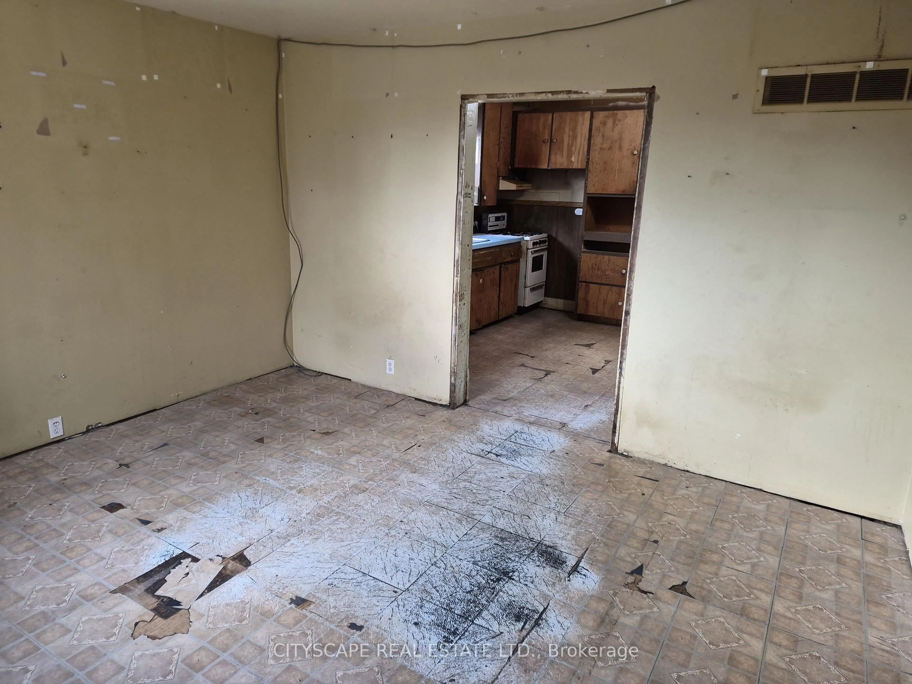 A pic of a room for 33 Glenwood Ave, London East Ontario N5Z 2P7