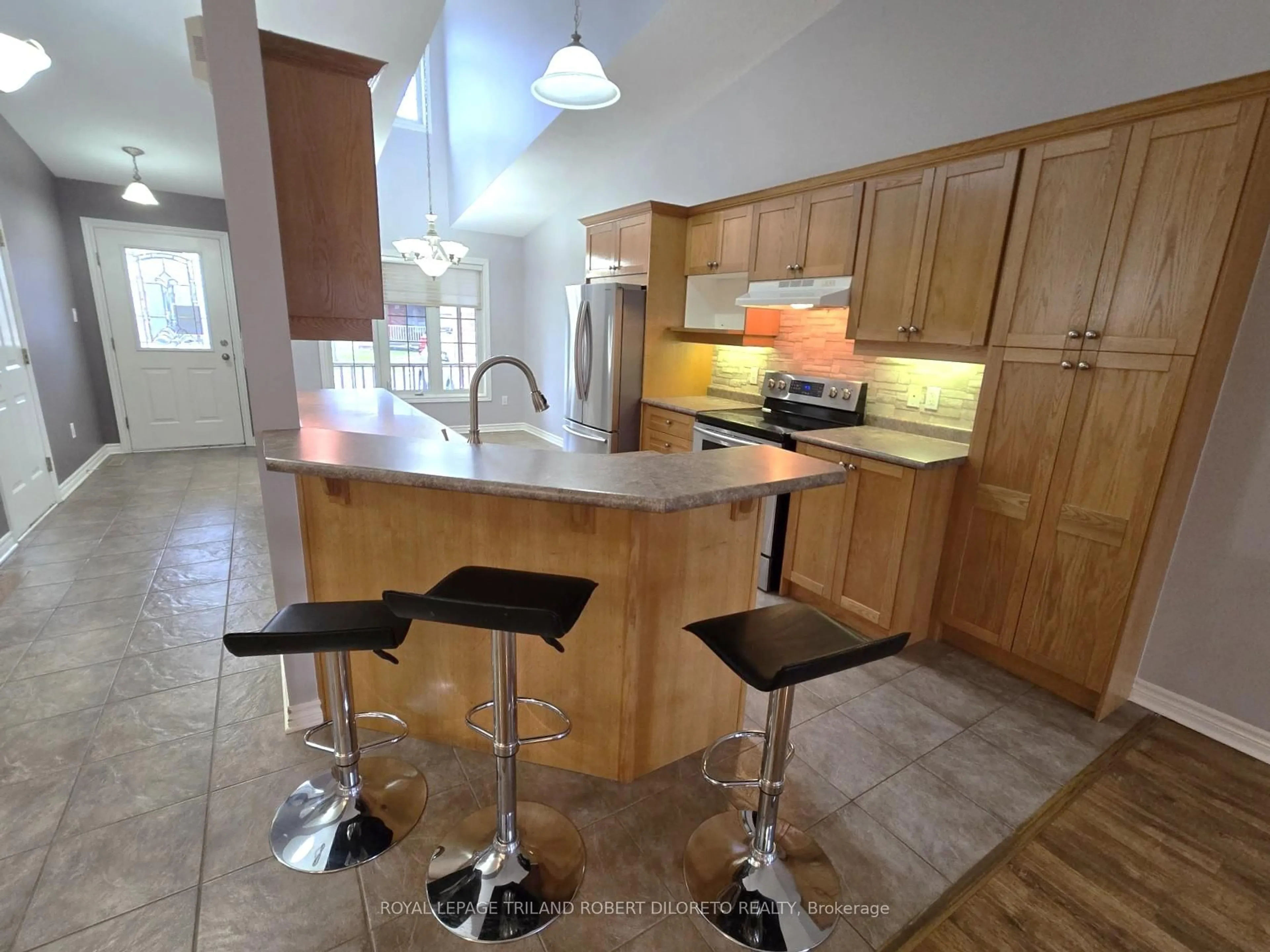 Open concept kitchen, unknown for 5 FOXHOLLOW Dr #5, Thames Centre Ontario N0L 1G3