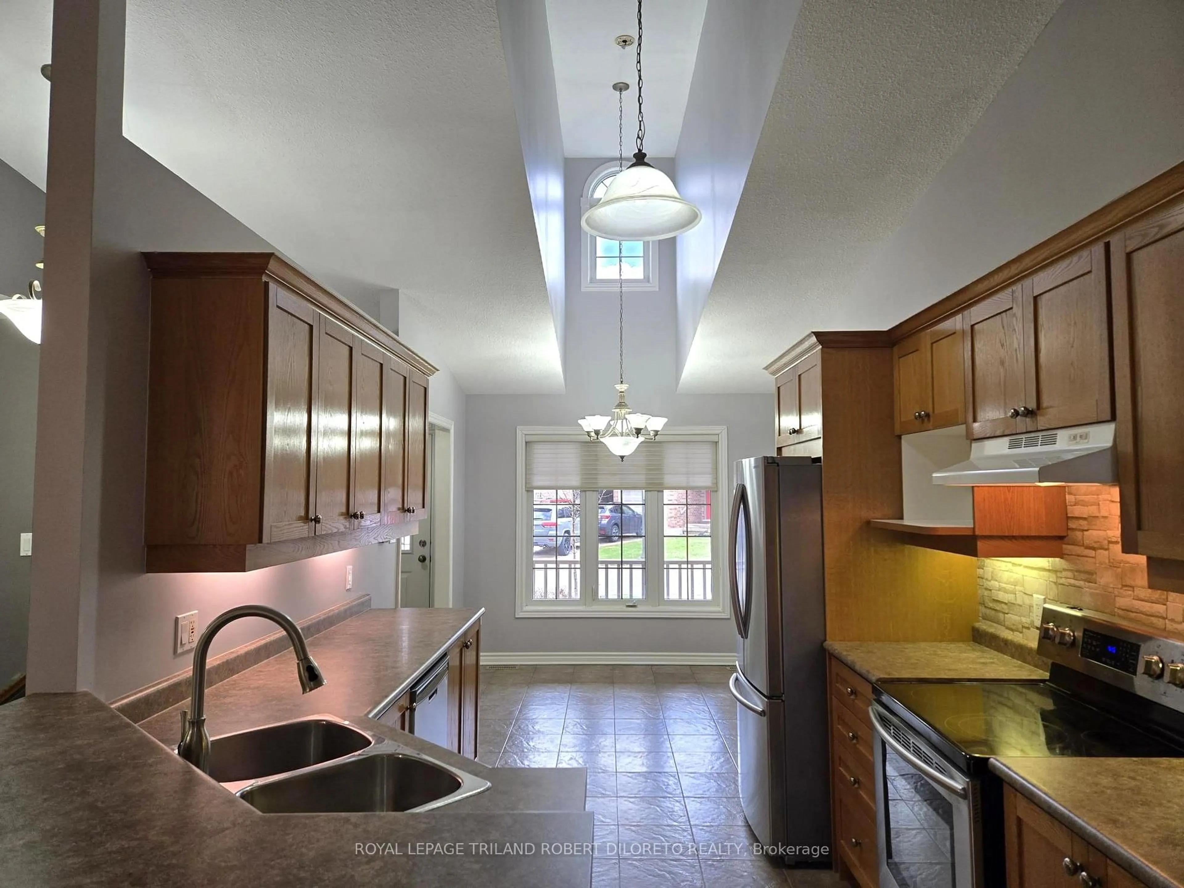 Open concept kitchen, ceramic/tile floor for 5 FOXHOLLOW Dr #5, Thames Centre Ontario N0L 1G3