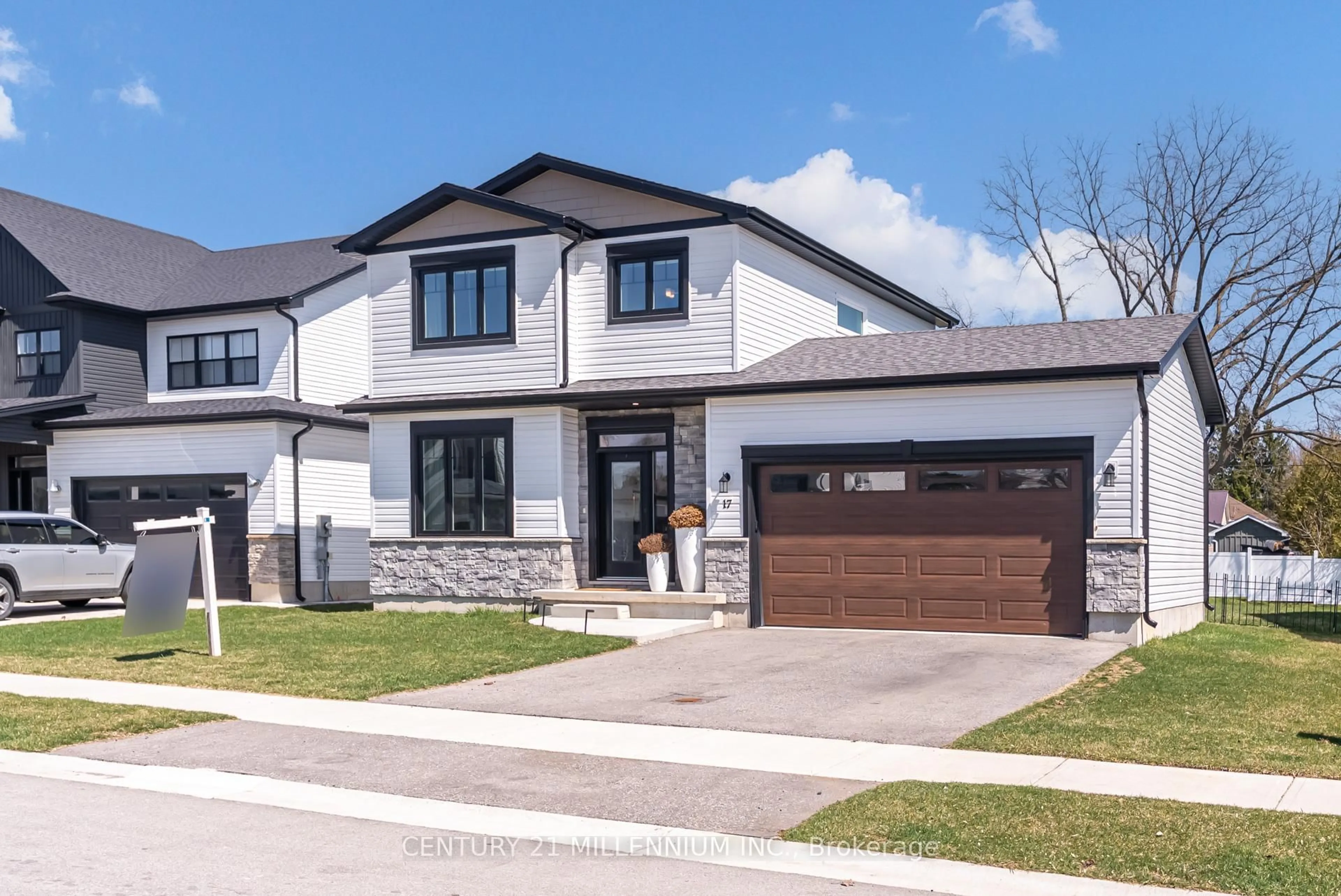 Home with brick exterior material, street for 17 Helen Crt, Central Elgin Ontario N0L 1B0