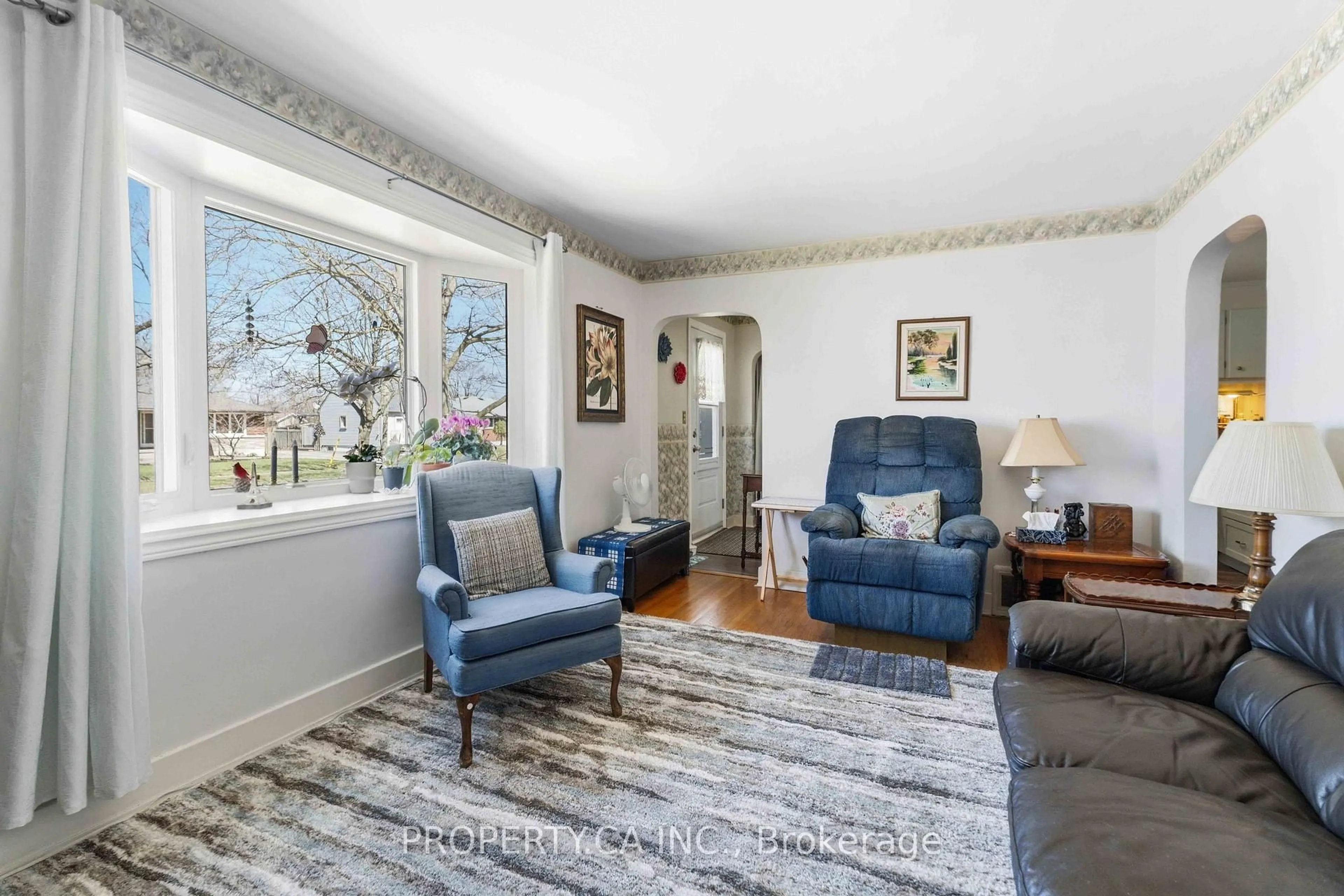 Living room with furniture, unknown for 39 McDonald Ave, Thorold Ontario L2V 3E5