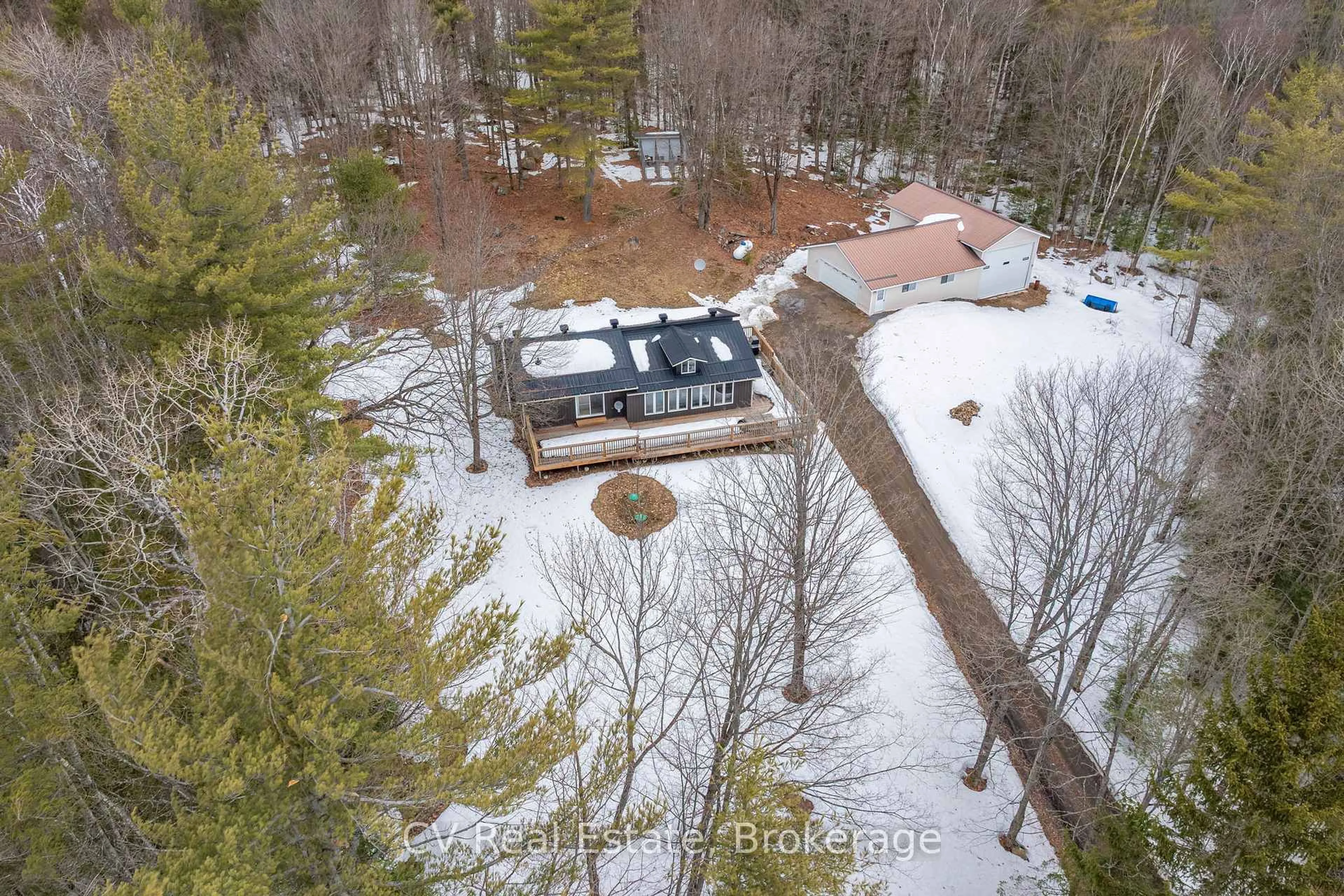 A pic from outside/outdoor area/front of a property/back of a property/a pic from drone, unknown for 1183 Echo Lake Rd, Lake of Bays Ontario P0B 1A0