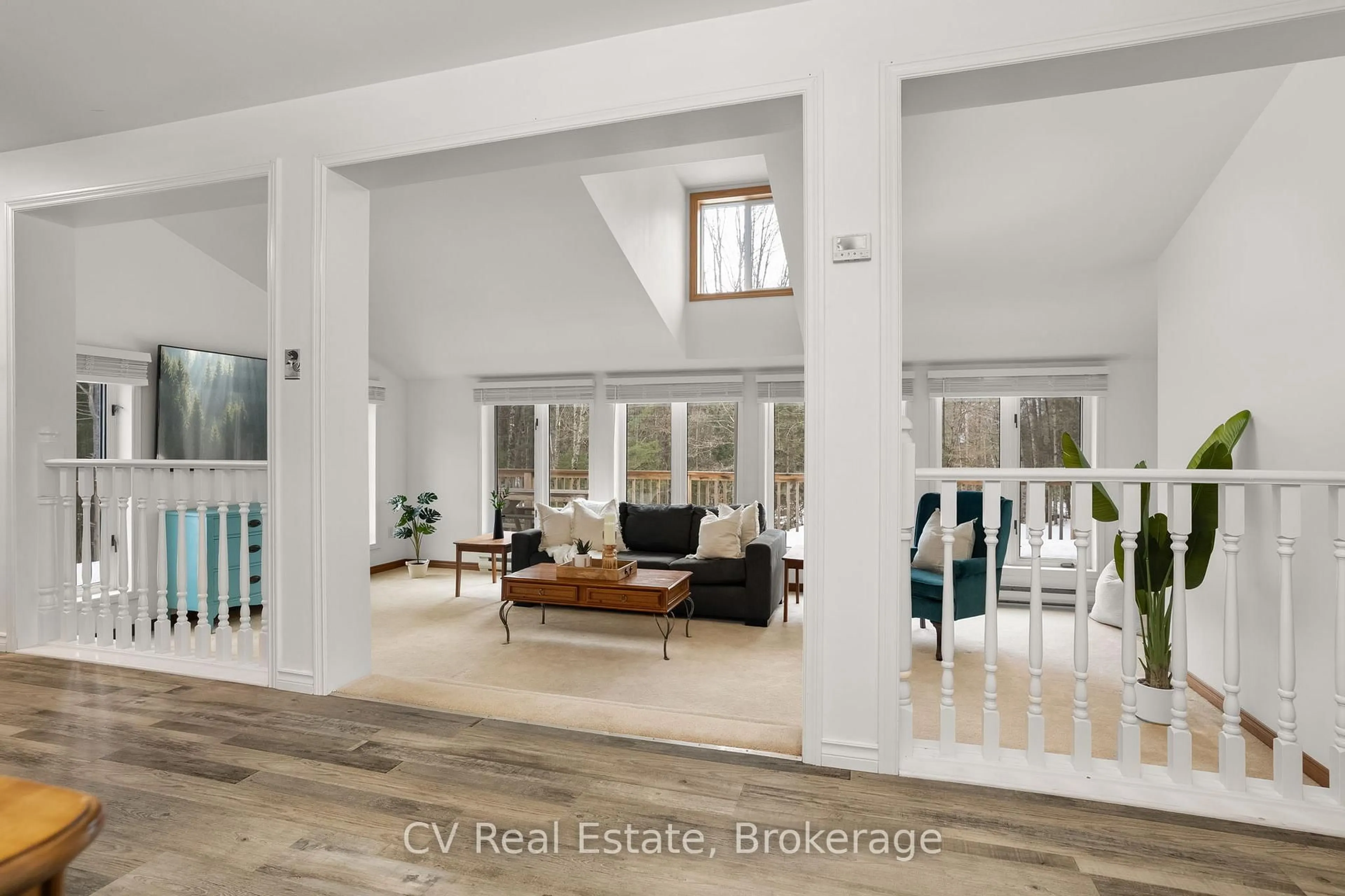 Indoor foyer for 1183 Echo Lake Rd, Lake of Bays Ontario P0B 1A0