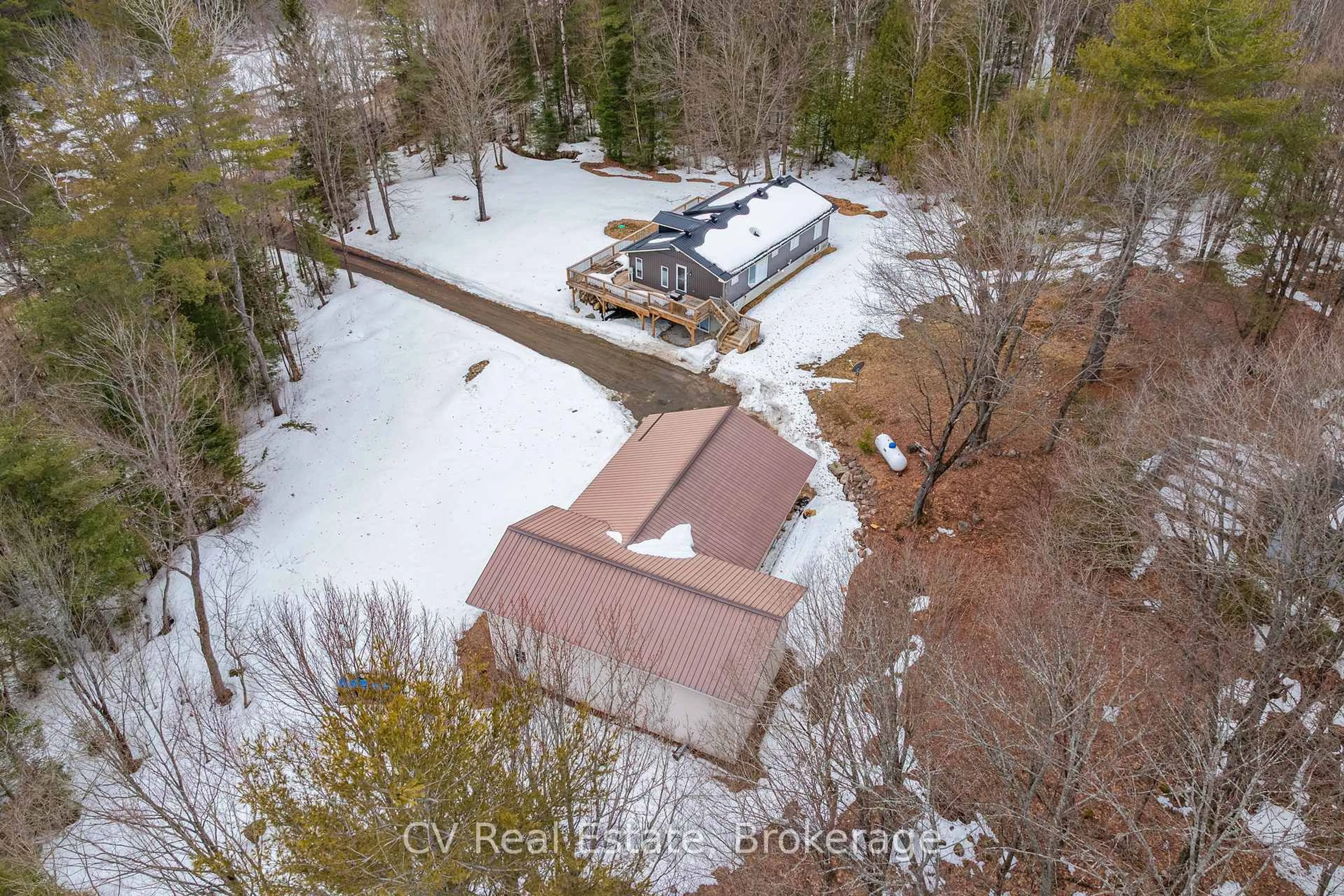 A pic from outside/outdoor area/front of a property/back of a property/a pic from drone, unknown for 1183 Echo Lake Rd, Lake of Bays Ontario P0B 1A0