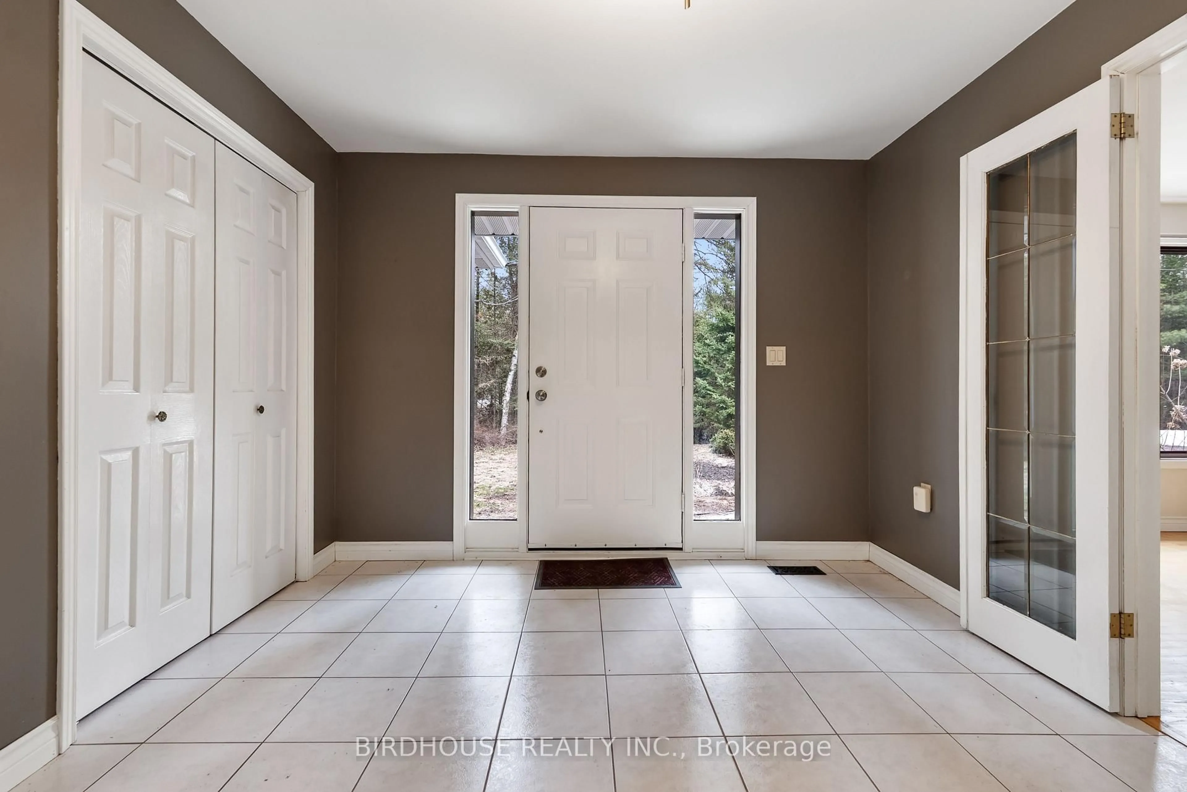 Indoor entryway for 102 Edwina Dr, Trent Lakes Ontario K0M 1A0