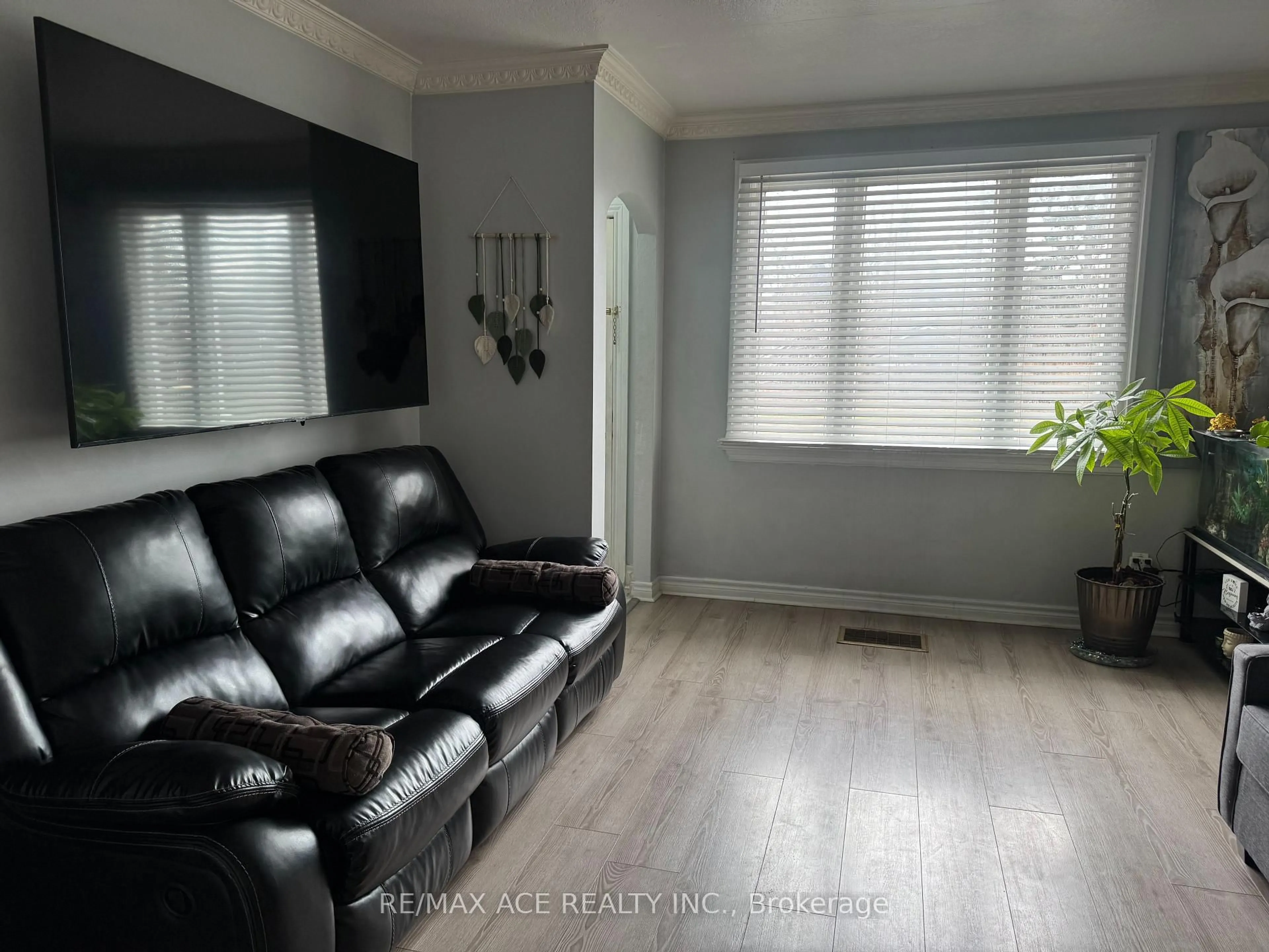 Living room with furniture, unknown for 92 Ware St, Peterborough Ontario K9J 2B7