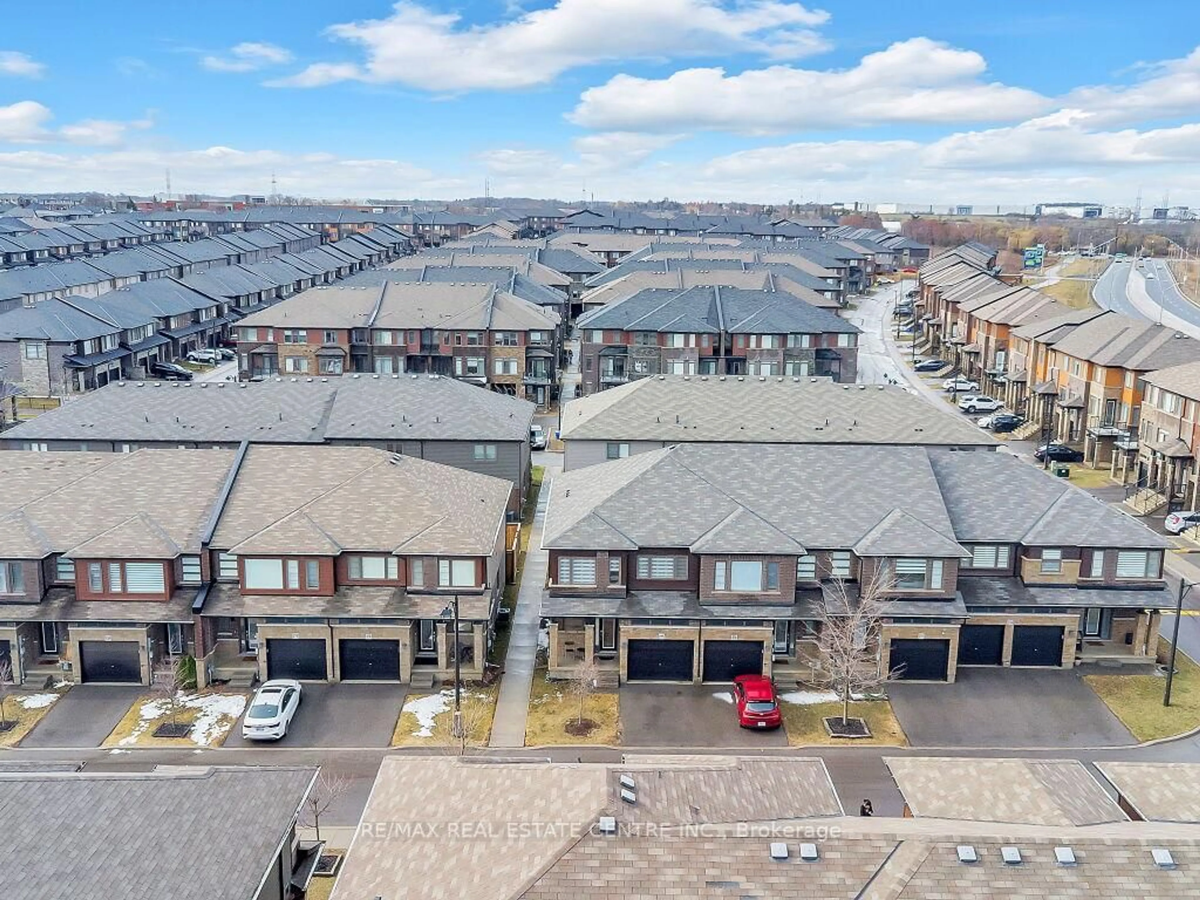 A pic from outside/outdoor area/front of a property/back of a property/a pic from drone, street for 30 Times Square Blvd #177, Hamilton Ontario L8J 0M1