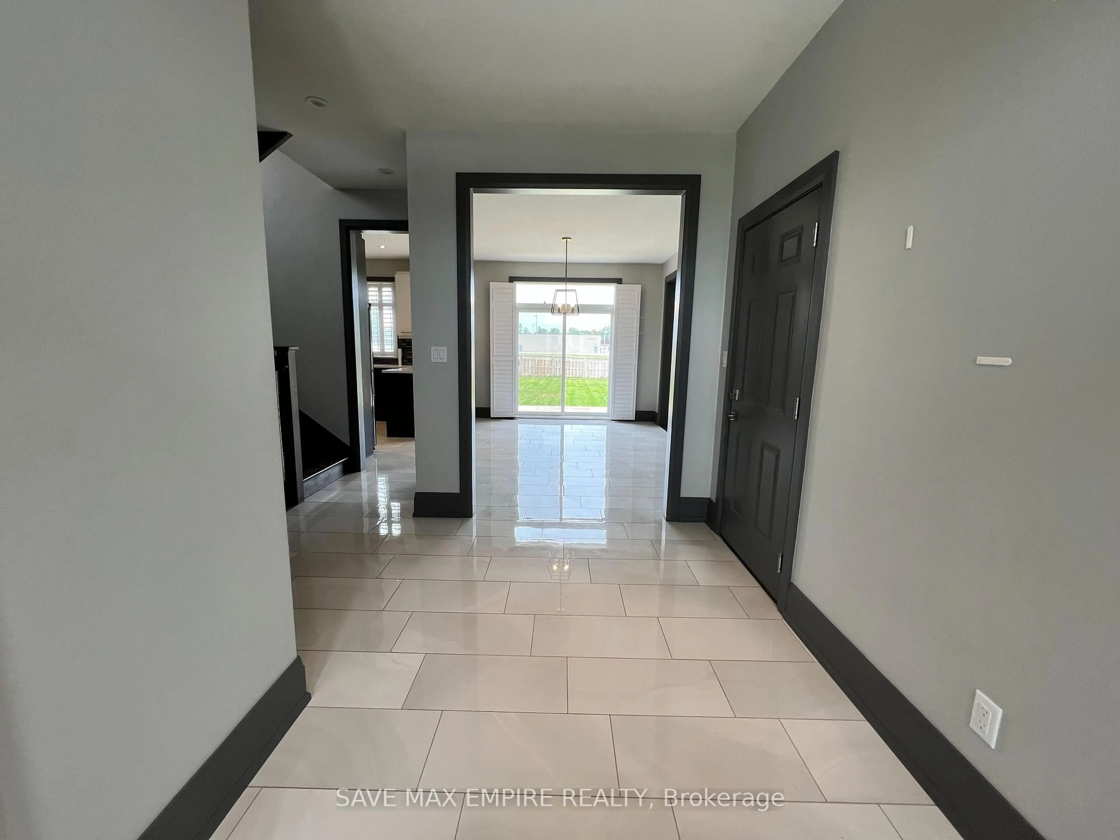 Indoor foyer for 193 Leitch St, Dutton/Dunwich Ontario N0L 1J0