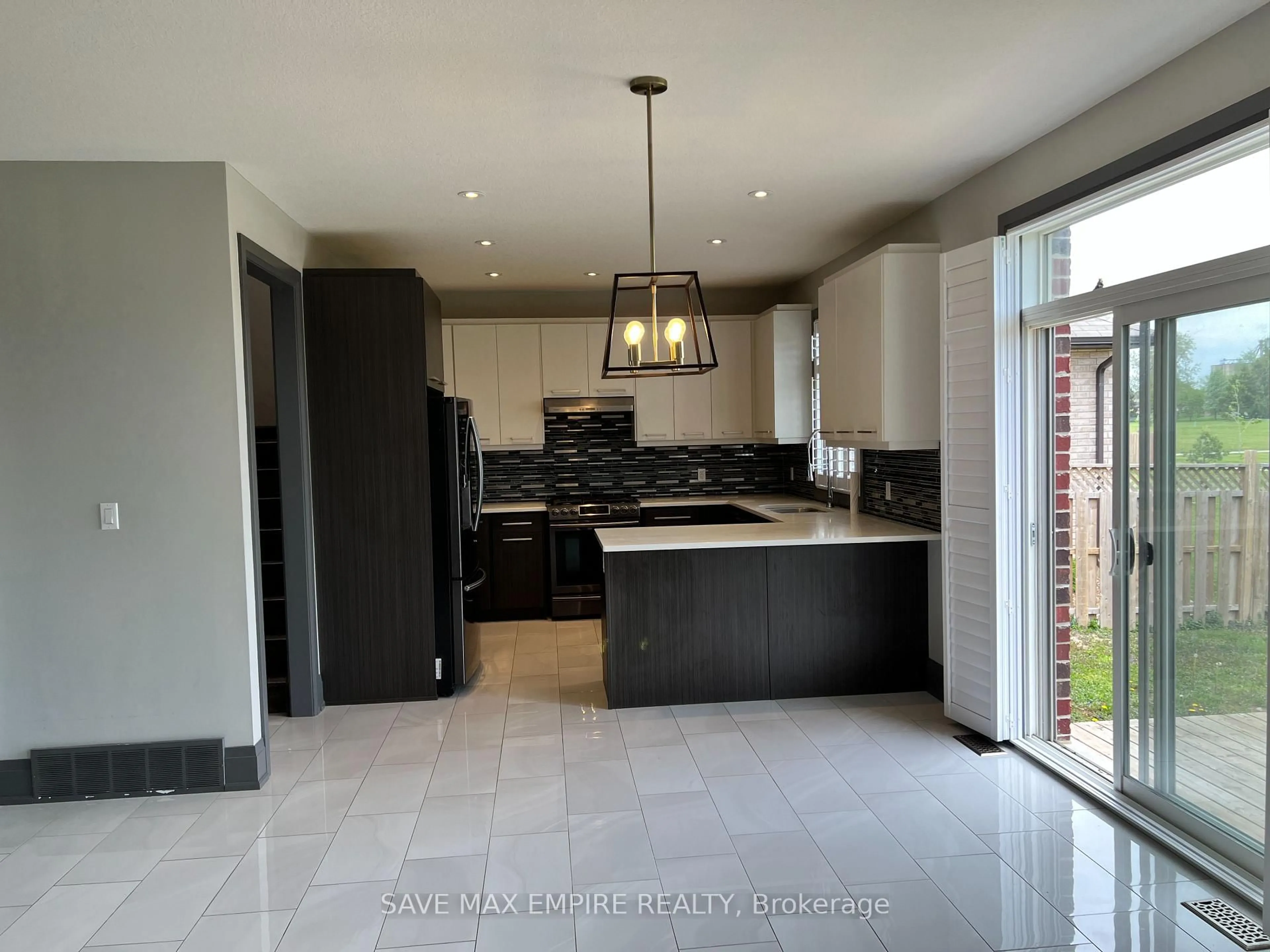 Contemporary kitchen, ceramic/tile floor for 193 Leitch St, Dutton/Dunwich Ontario N0L 1J0