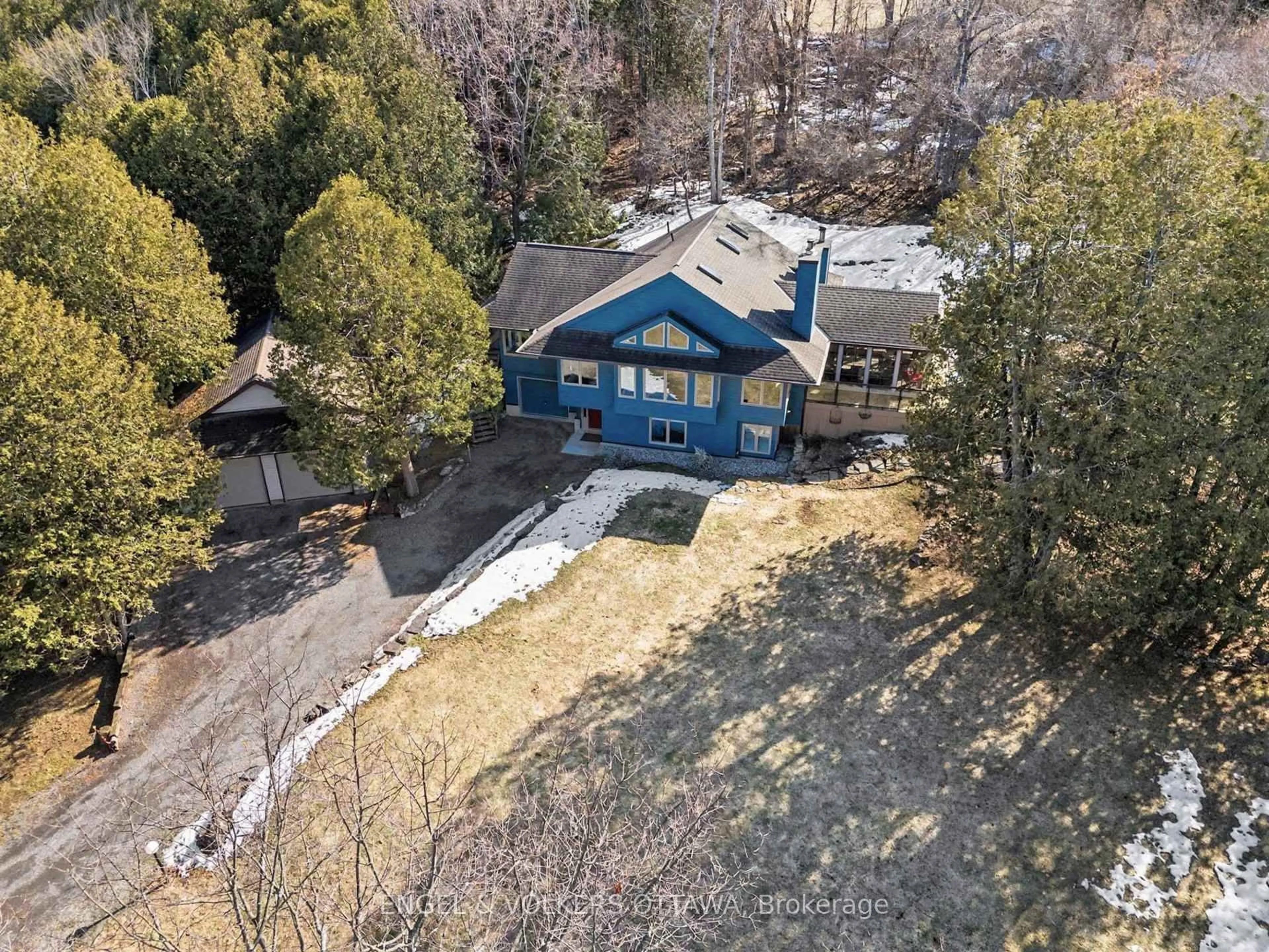 A pic from outside/outdoor area/front of a property/back of a property/a pic from drone, unknown for 4637 Northwoods Dr, Ottawa Ontario K0A 3M0