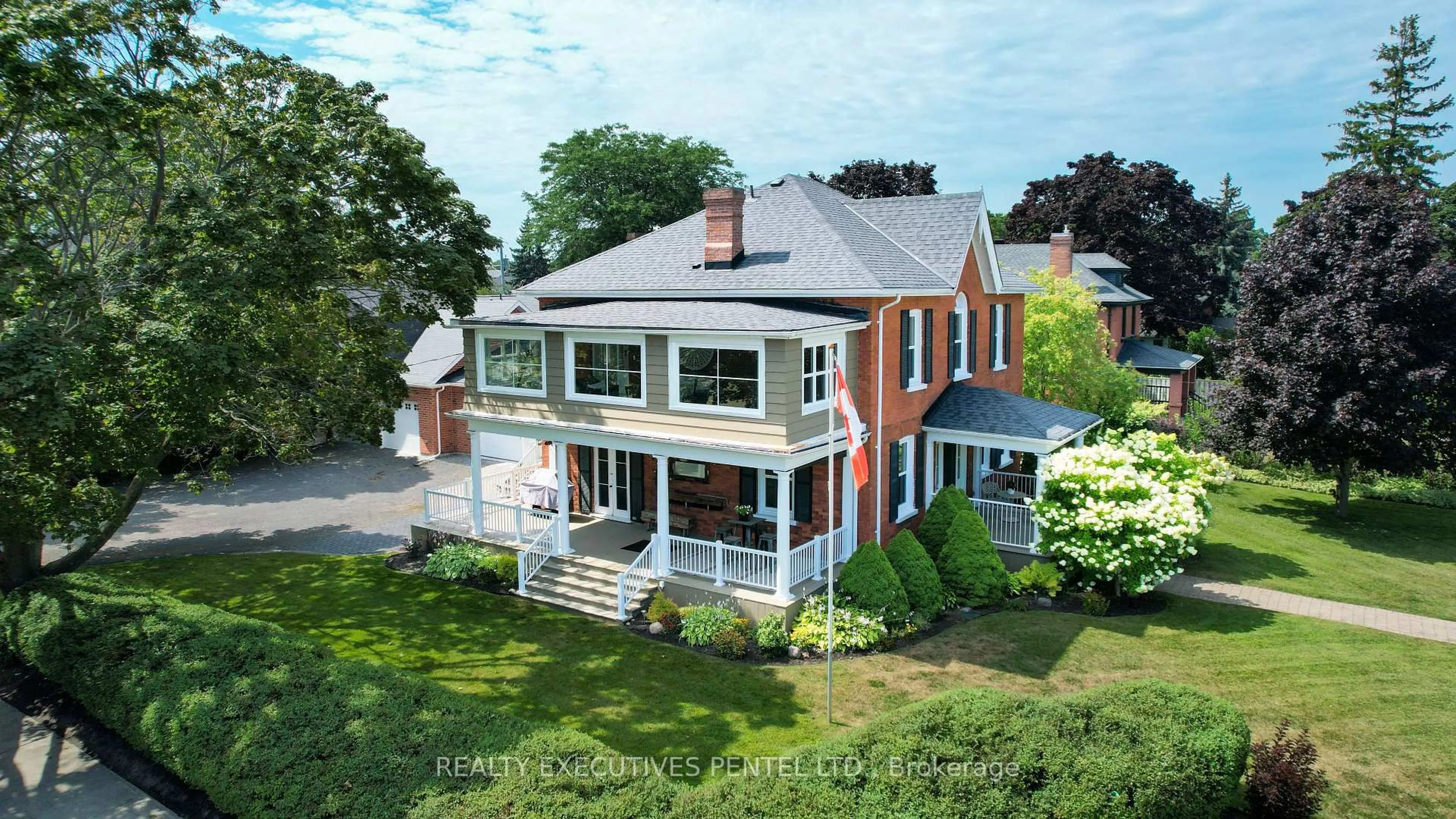 A pic from outside/outdoor area/front of a property/back of a property/a pic from drone, street for 351 George St. St, Cobourg Ontario K9A 3M2