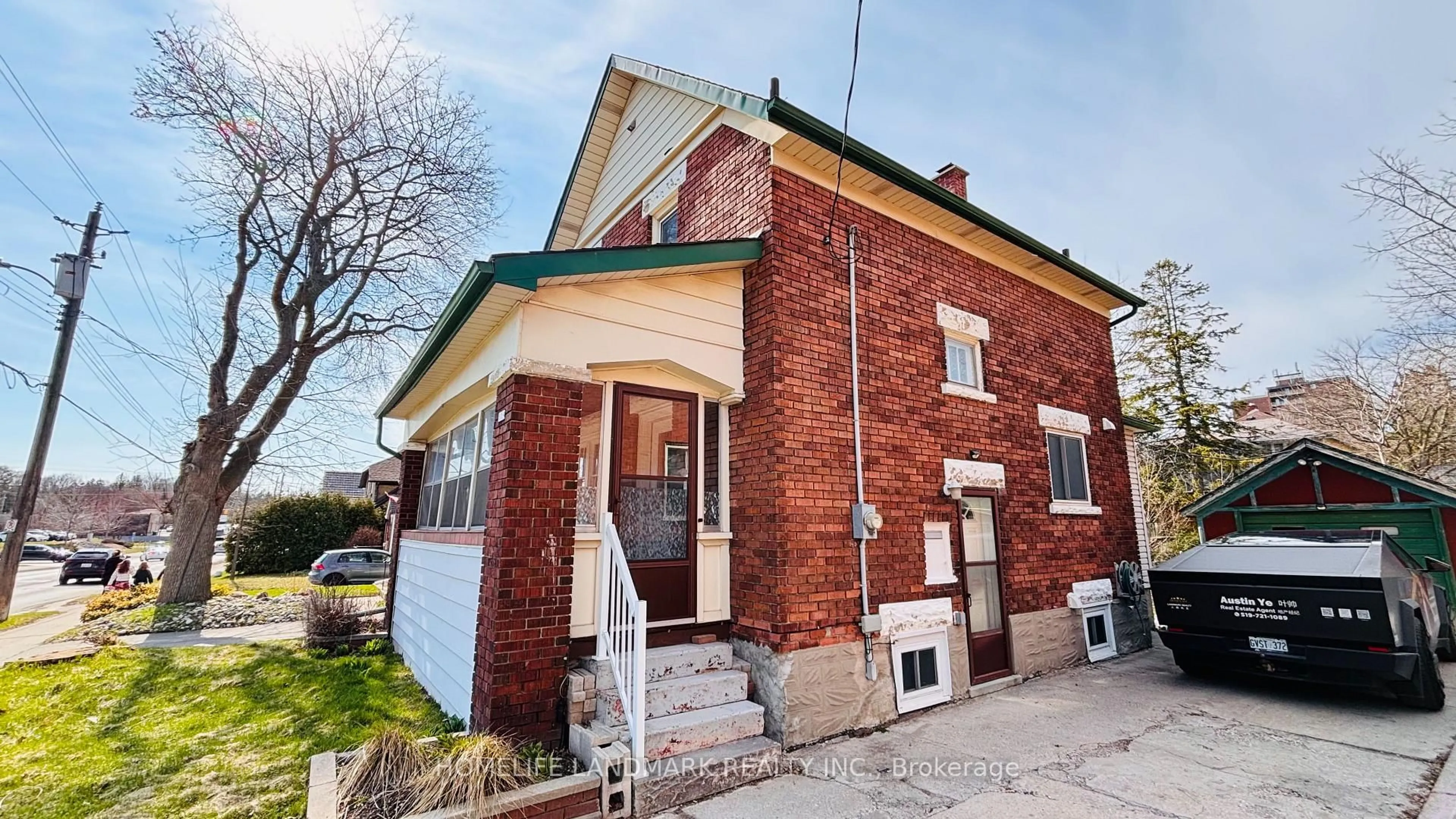 Home with brick exterior material, building for 138 GLASGOW St, Kitchener Ontario N2G 2G9