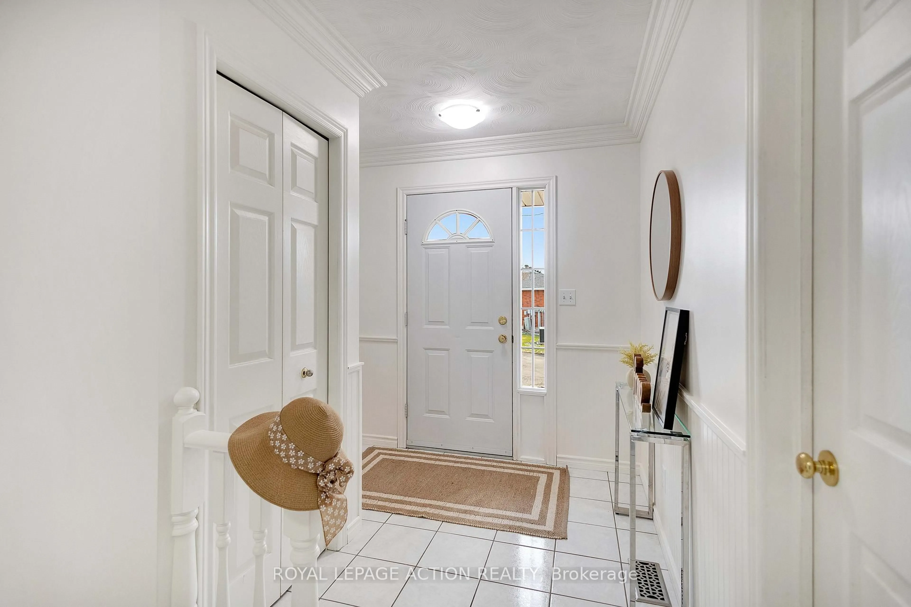 Indoor entryway for 570 West St #11, Brantford Ontario N3R 7Y7