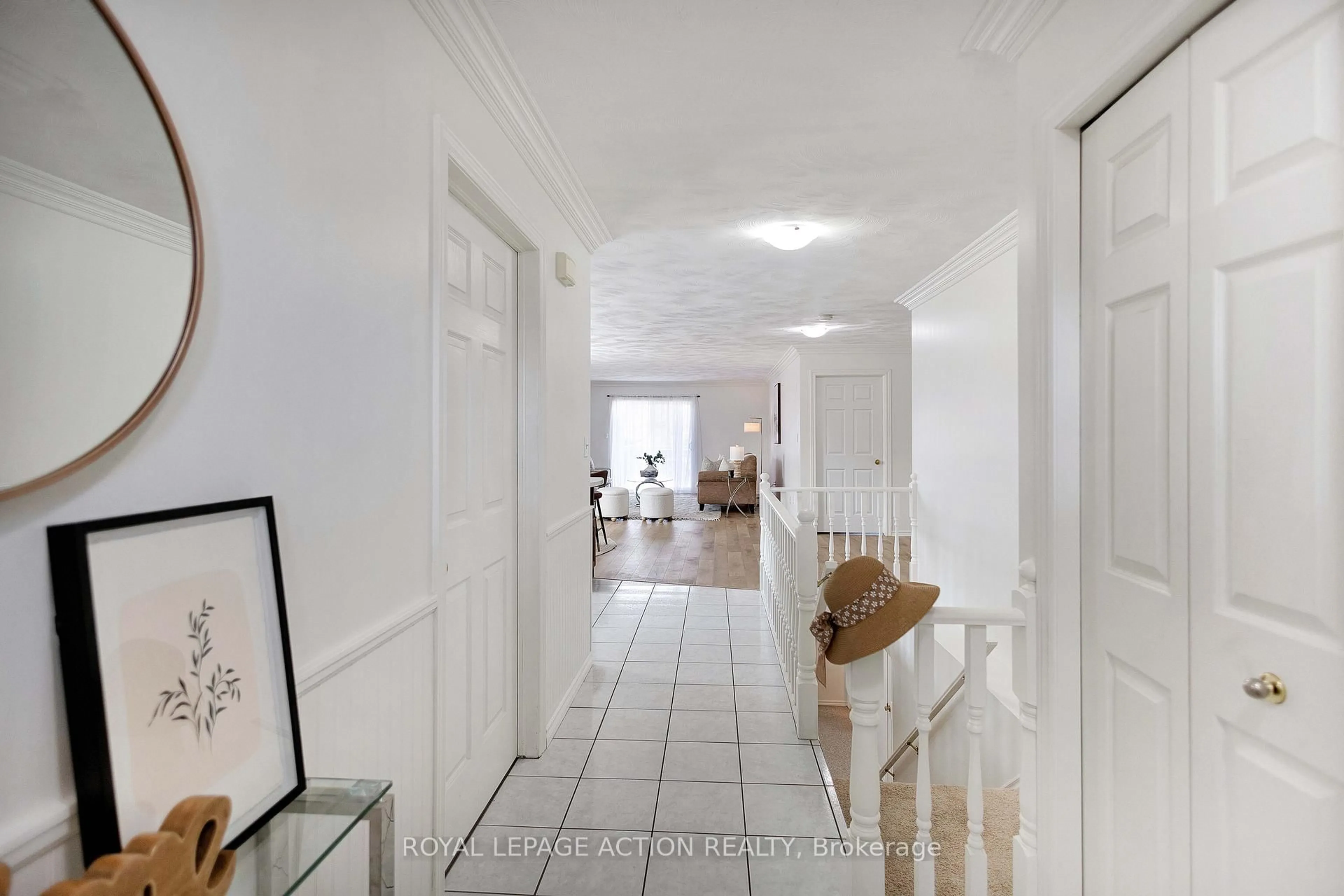 Indoor foyer for 570 West St #11, Brantford Ontario N3R 7Y7