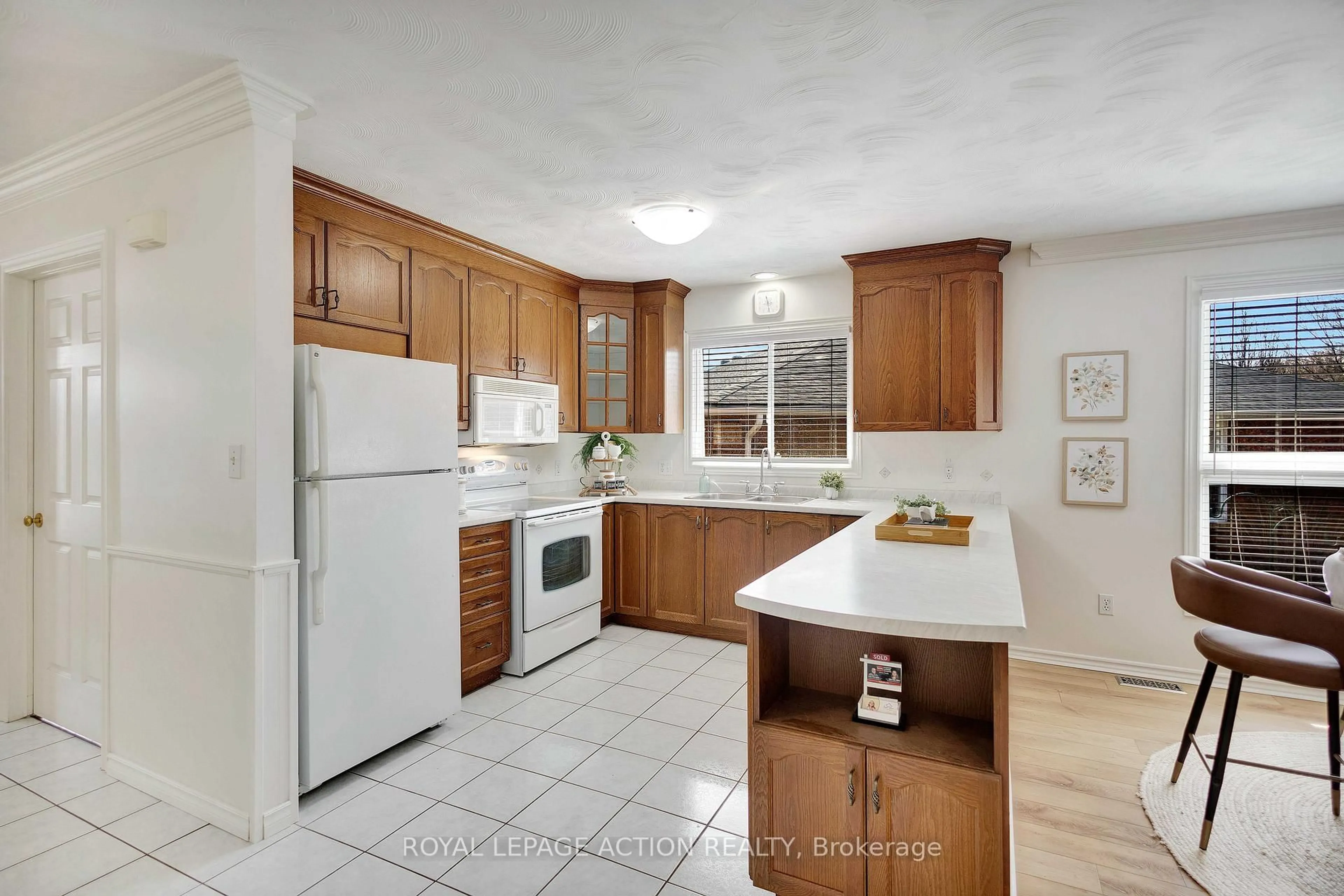 Standard kitchen, ceramic/tile floor for 570 West St #11, Brantford Ontario N3R 7Y7