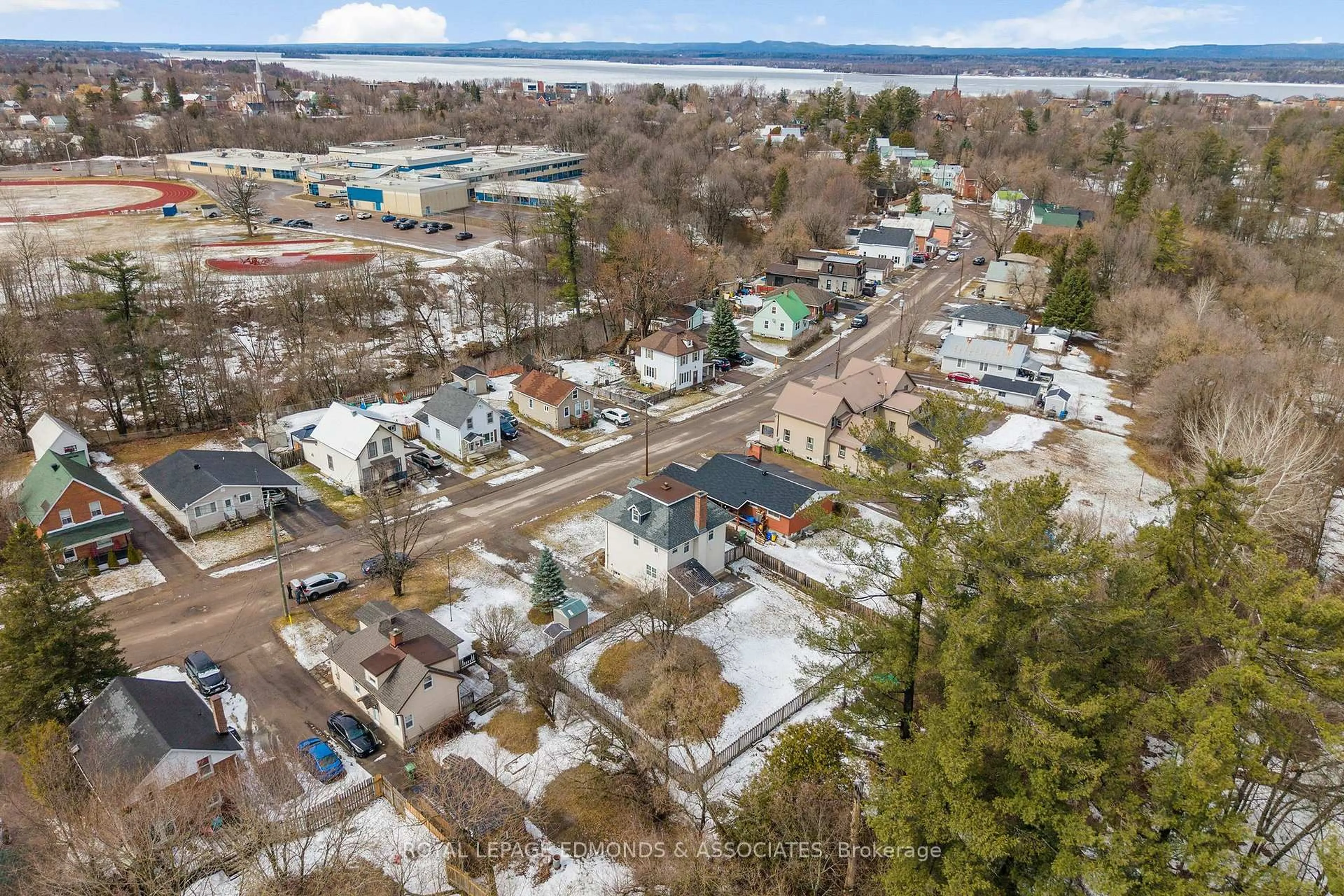 A pic from outside/outdoor area/front of a property/back of a property/a pic from drone, street for 615 Moffat St, Pembroke Ontario K8A 3Y2