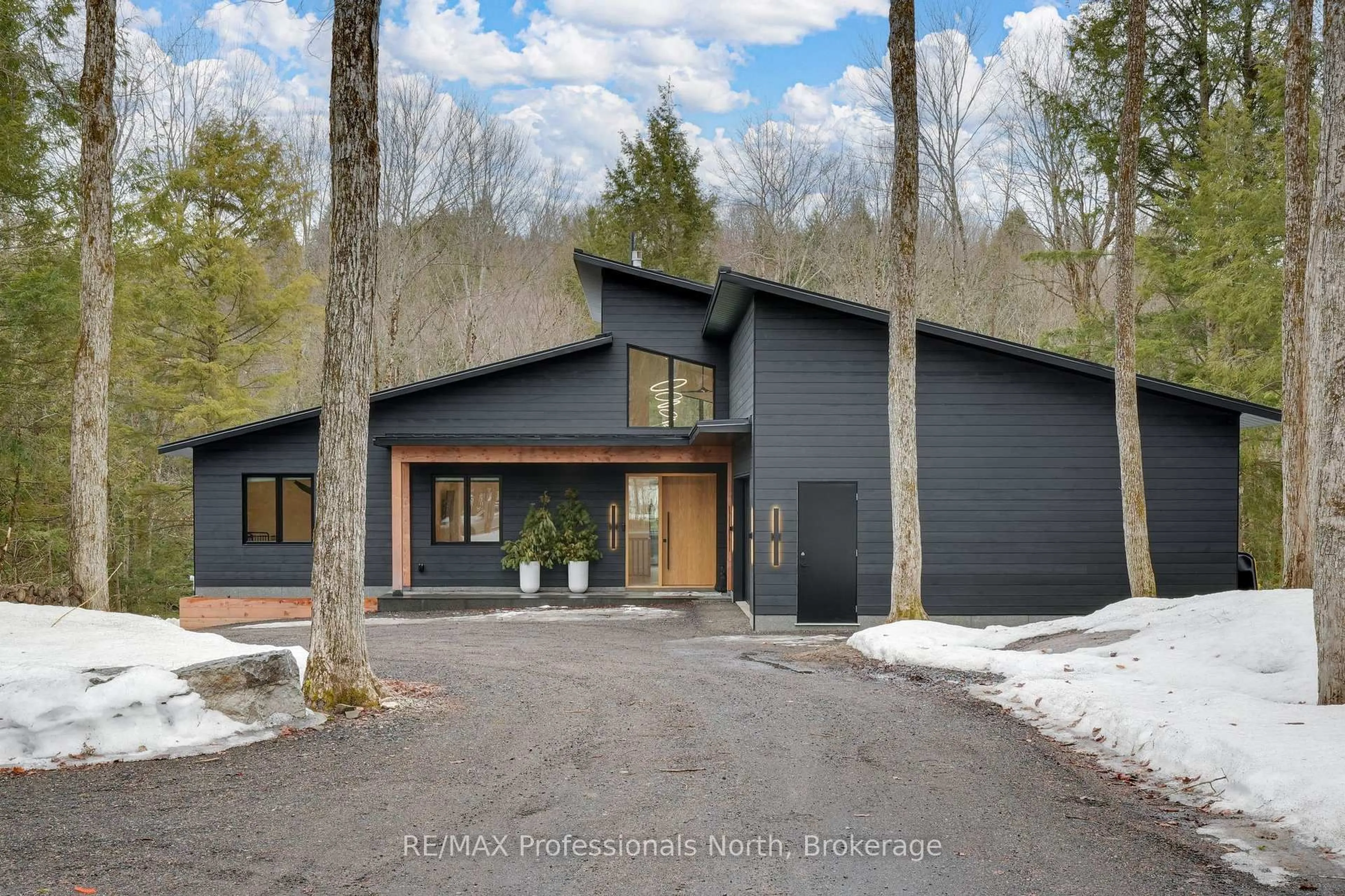 Home with brick exterior material, unknown for 1192 High Falls Rd, Bracebridge Ontario P1L 0L1