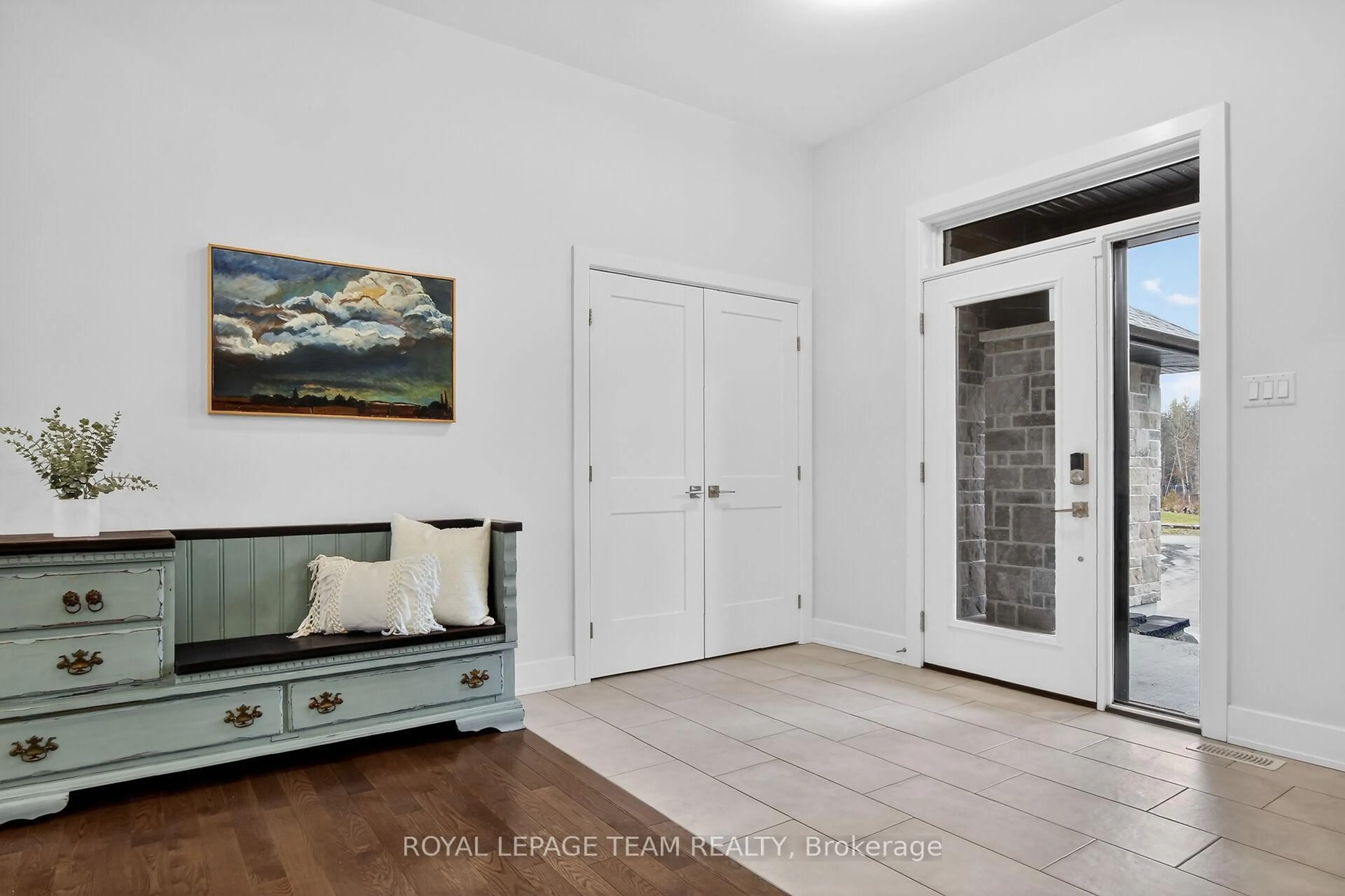 Indoor entryway for 144 Country Meadow Dr, Carp Ontario K0A 1L0