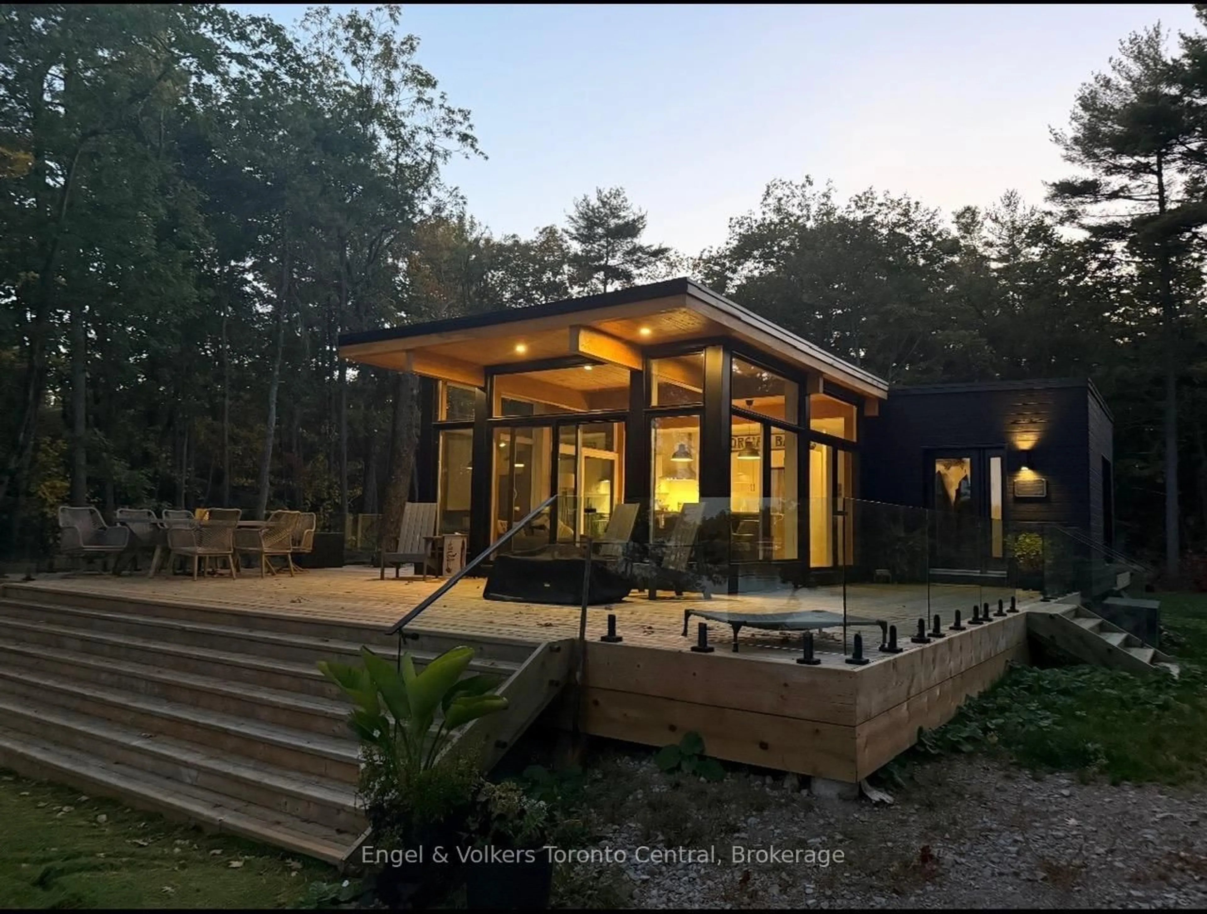 Home with vinyl exterior material, unknown for 736 2190 Island, Georgian Bay Ontario P0E 1E0