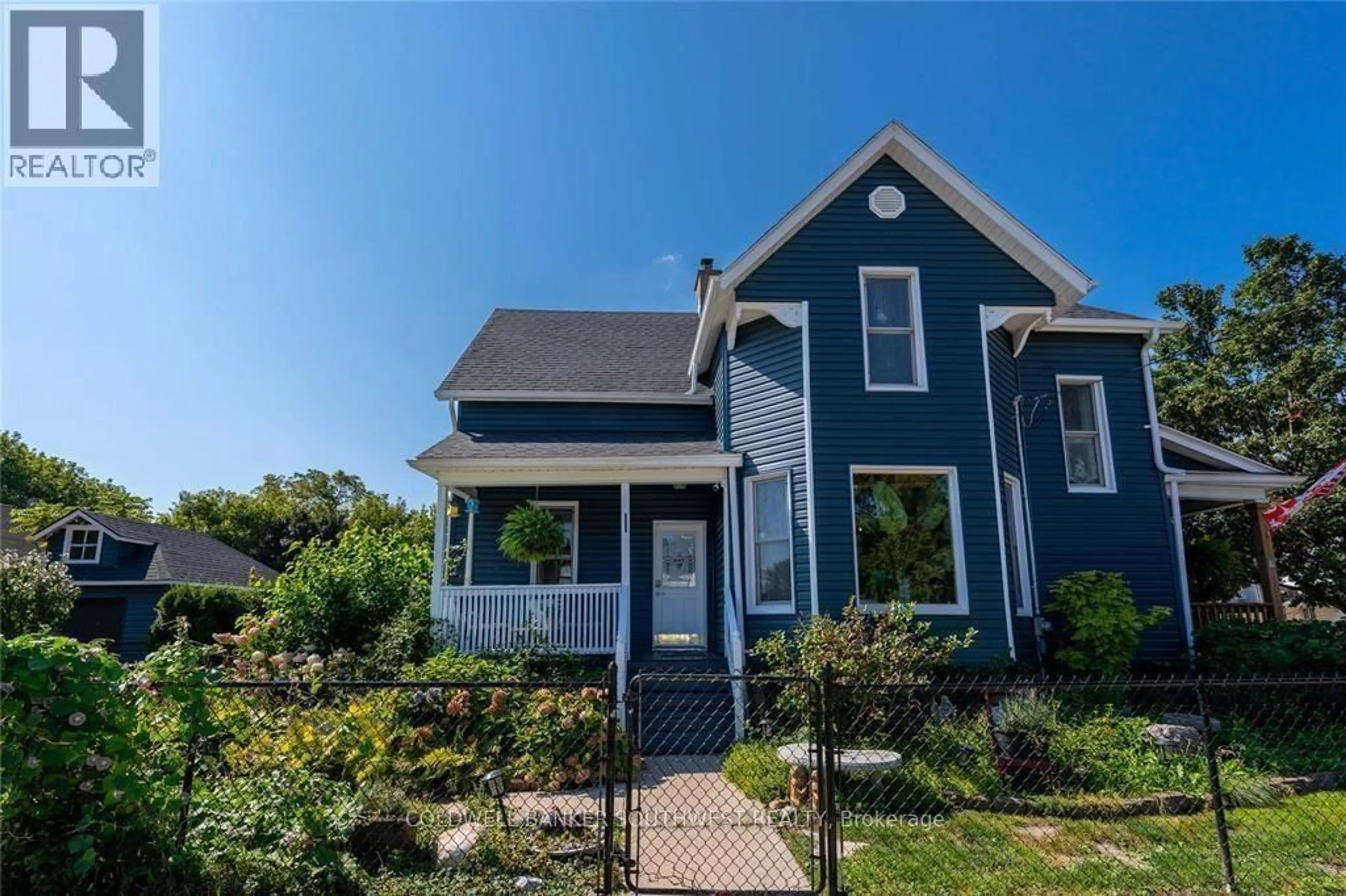 Home with vinyl exterior material, street for 224 Vidal St, Sarnia Ontario N7T 2T7