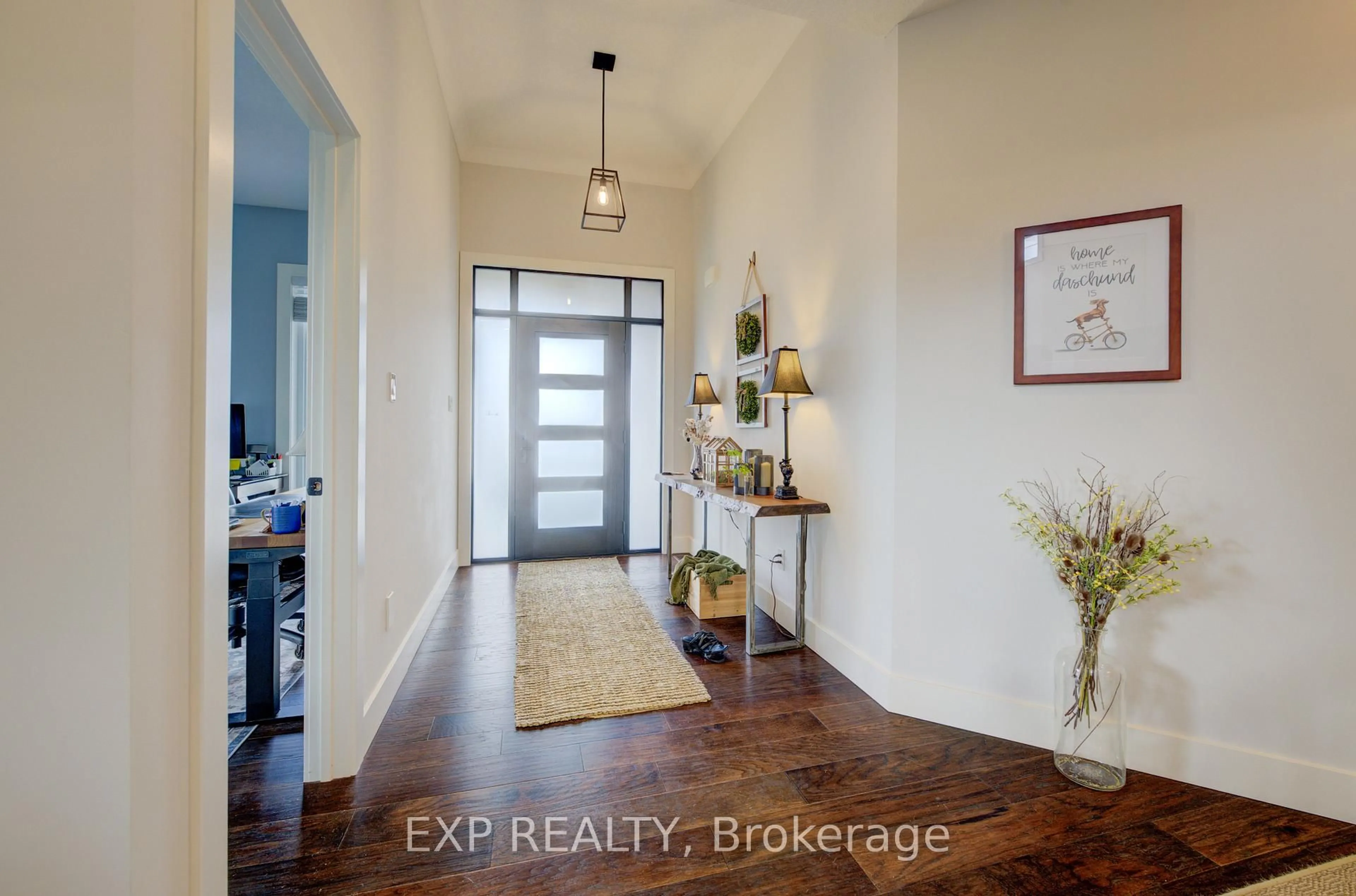 Indoor entryway for 58 Carriage Crossing, Mapleton Ontario N0G 1P0