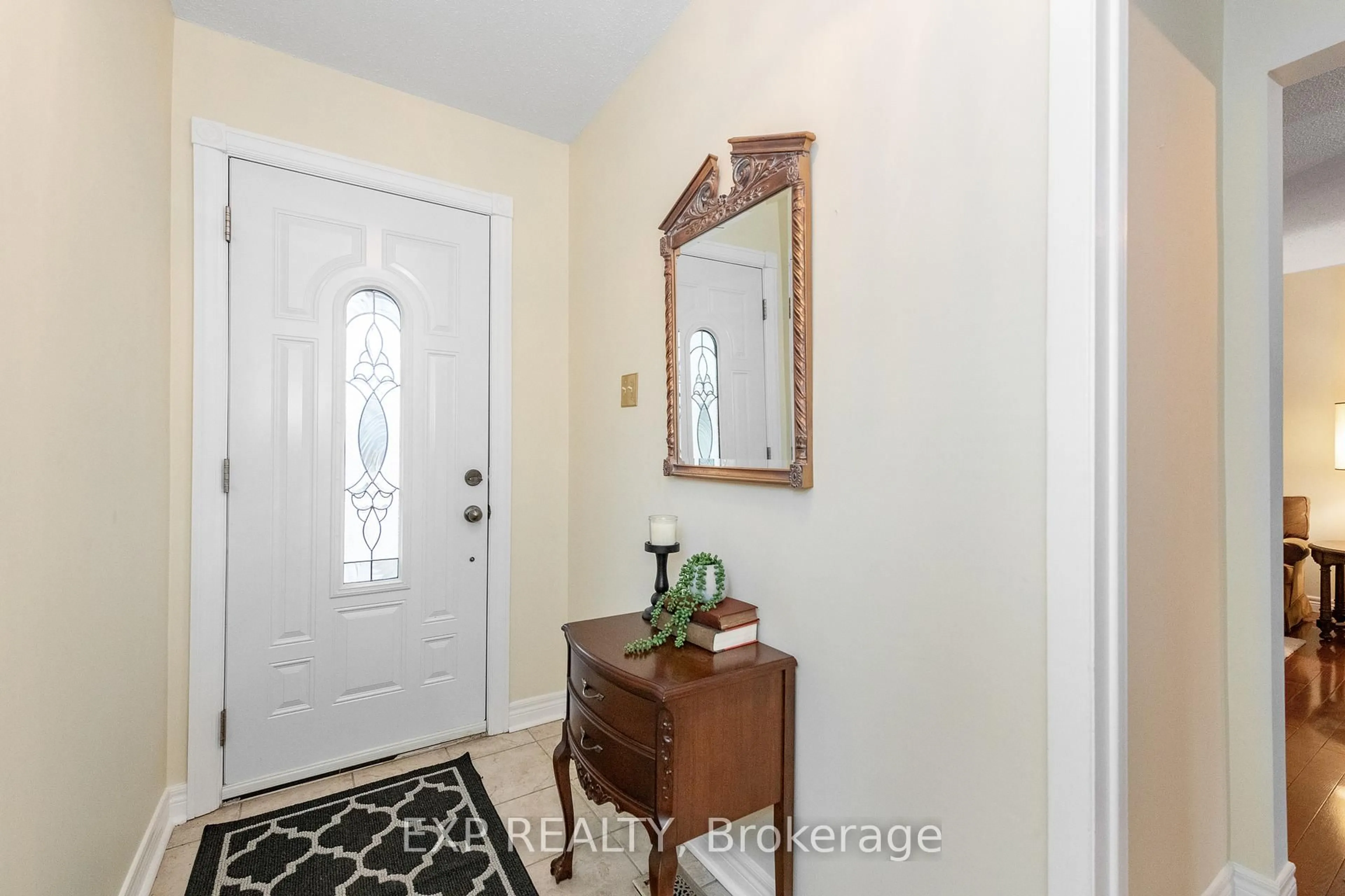 Indoor entryway for 1337 Ambridge Way, Ottawa Ontario K2C 3T3