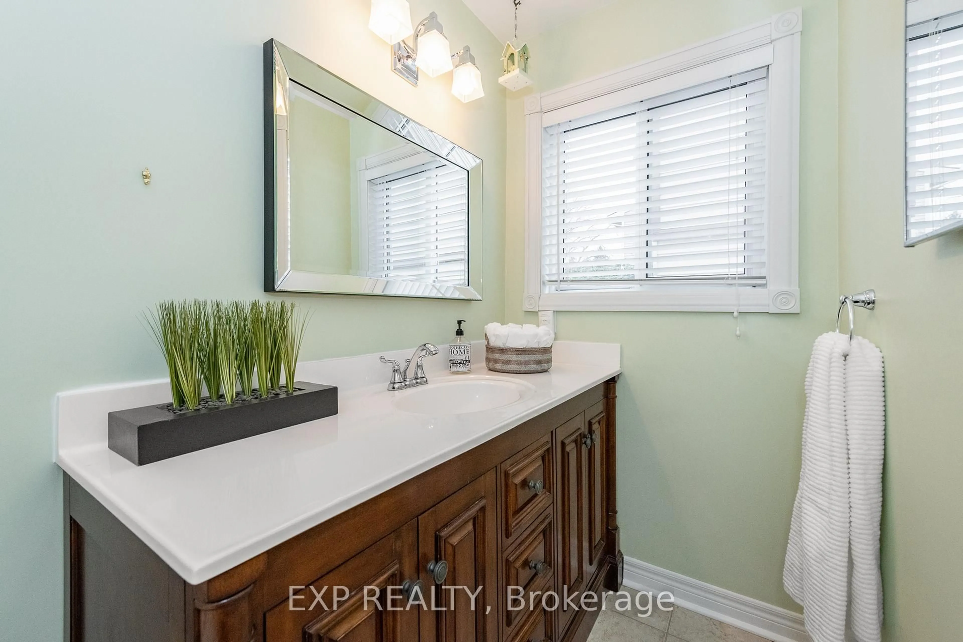 Contemporary bathroom, ceramic/tile floor for 1337 Ambridge Way, Ottawa Ontario K2C 3T3