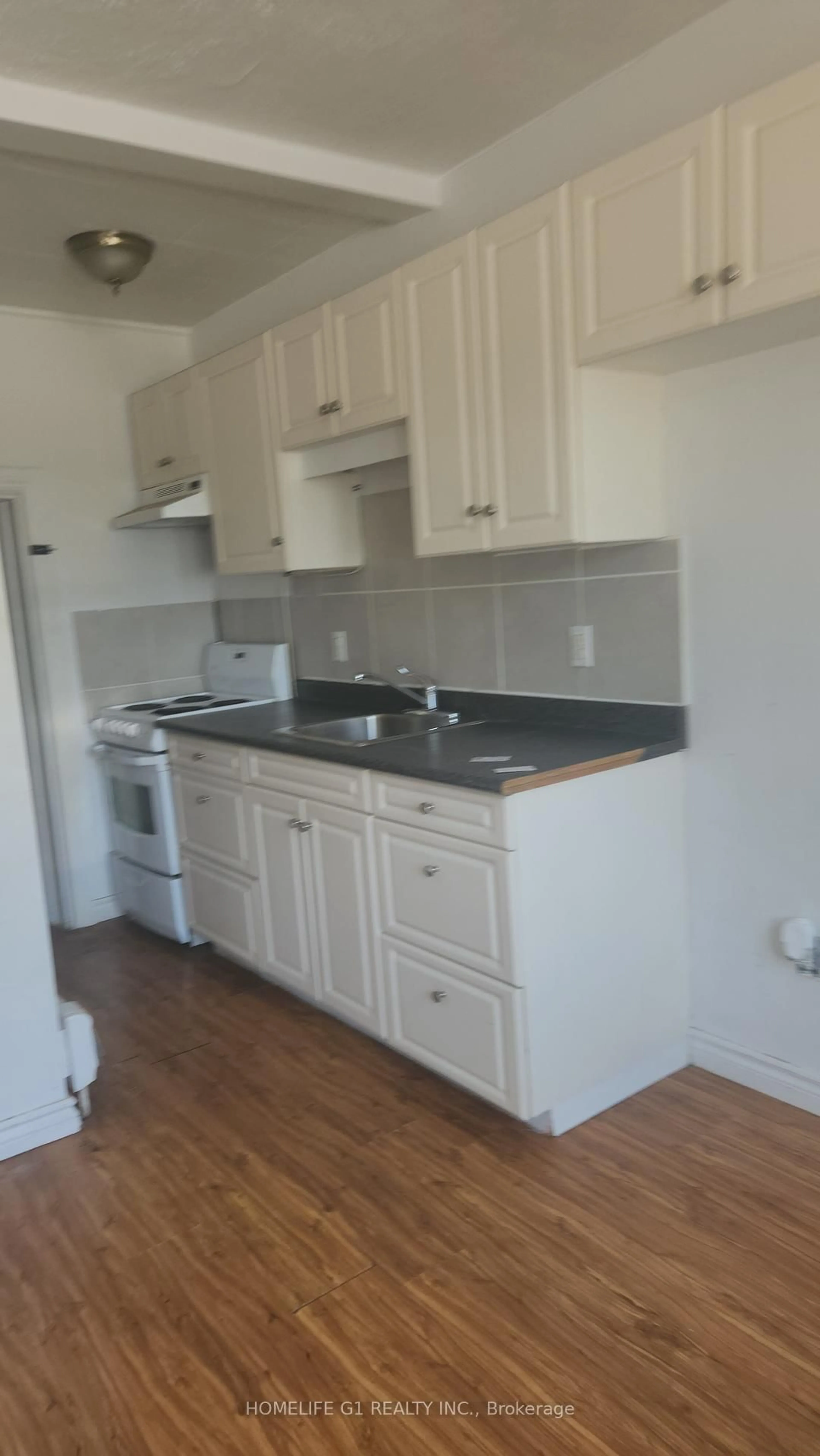 Standard kitchen, wood/laminate floor for 42 Riverside Dr, Welland Ontario L3C 5E2