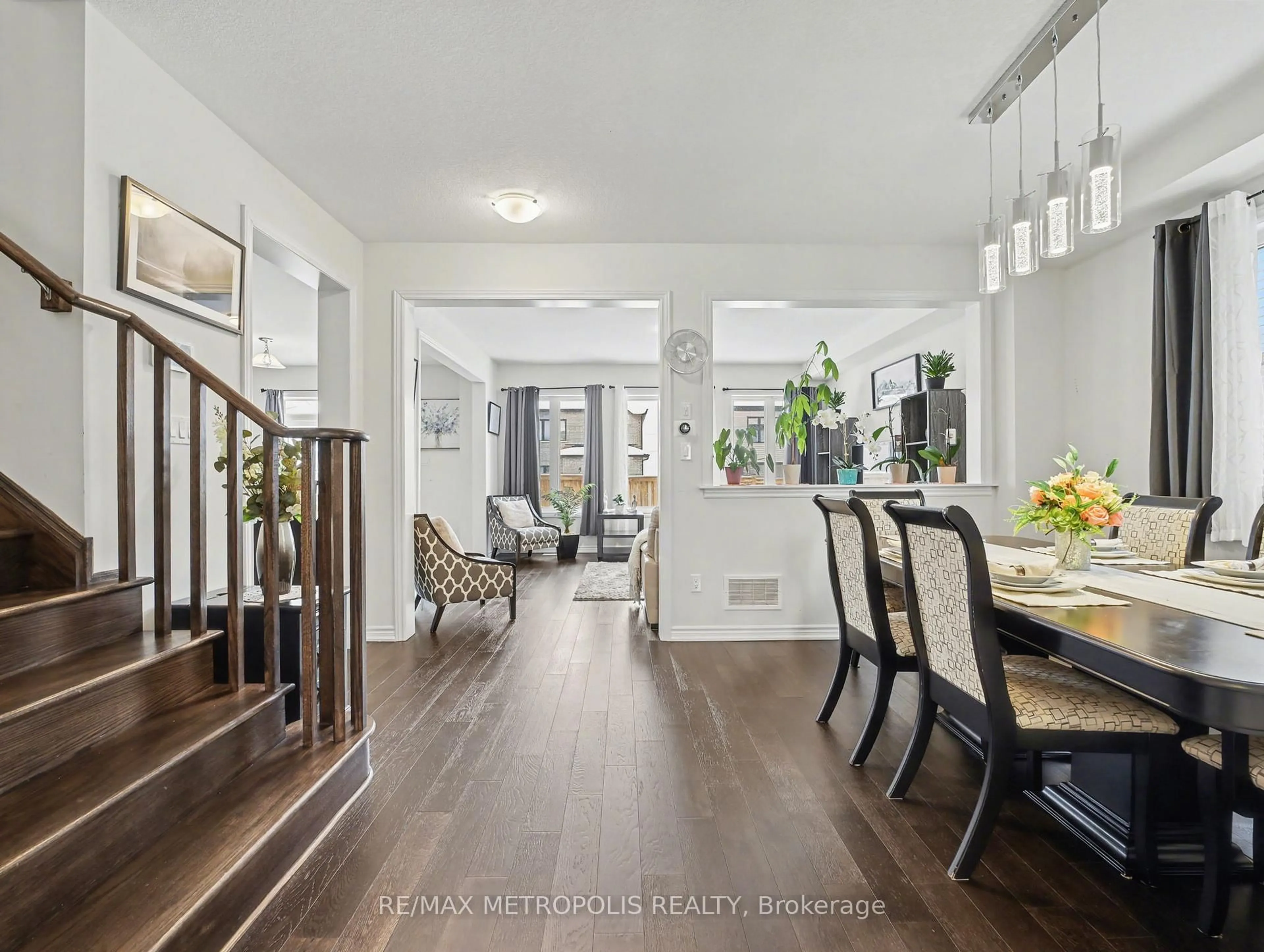 Indoor entryway for 9 Frontier Dr, Thorold Ontario L2V 0K3