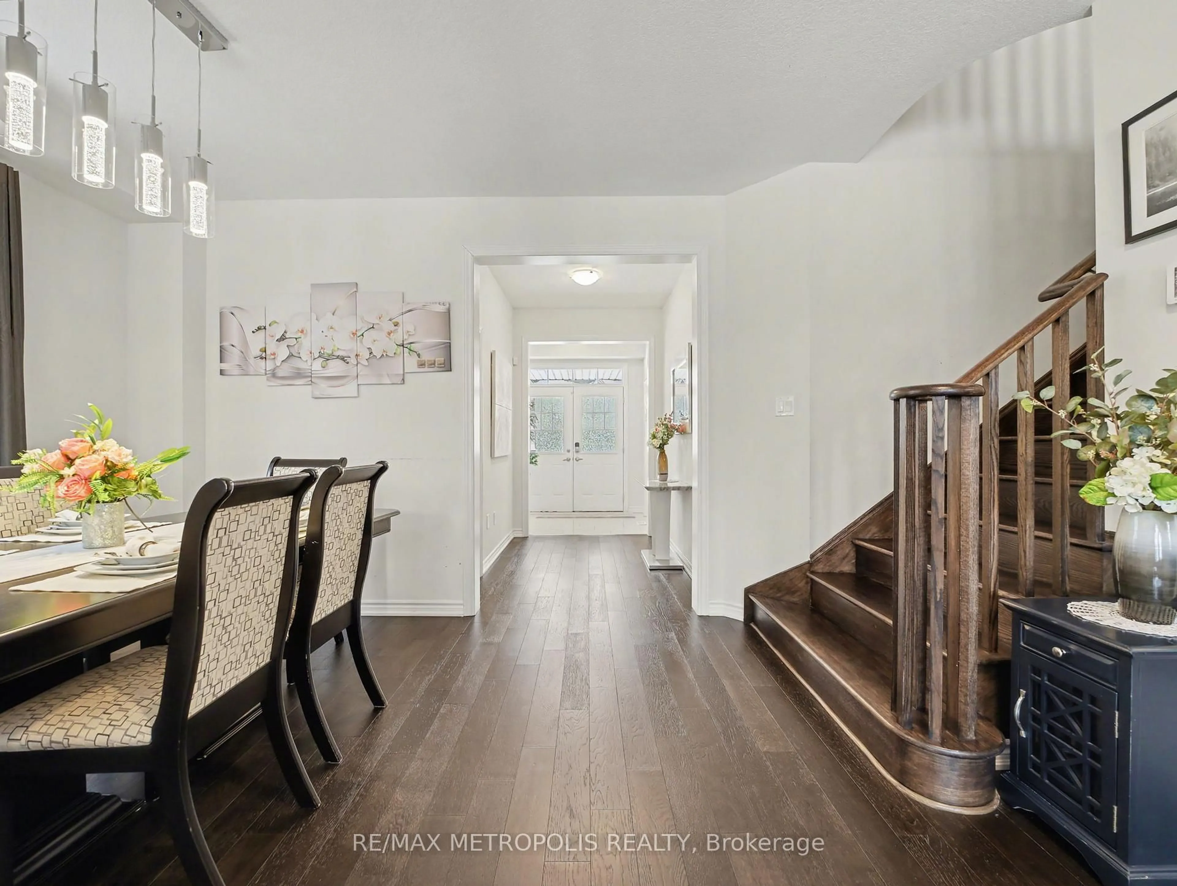 Indoor entryway for 9 Frontier Dr, Thorold Ontario L2V 0K3