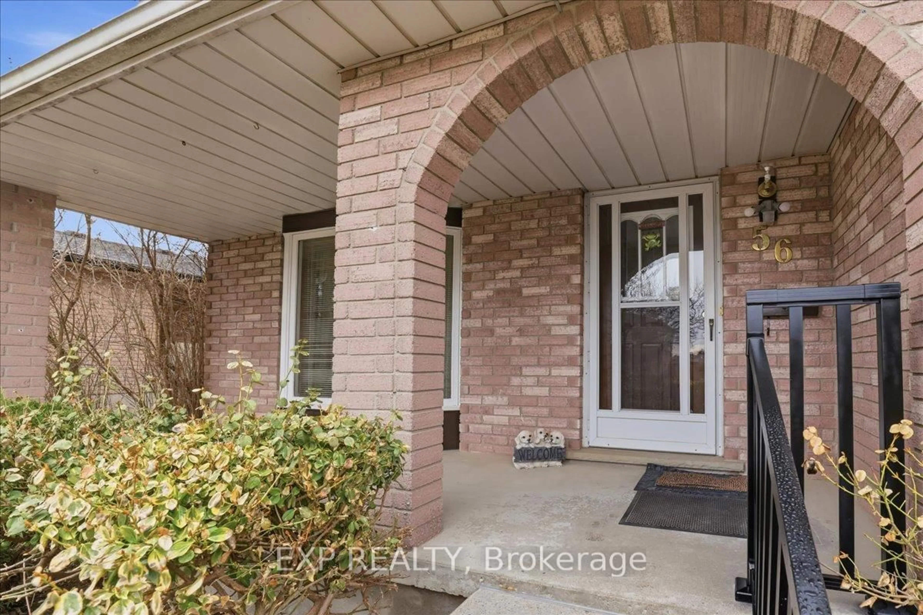 Indoor entryway for 56 Rushbrook Dr, Kitchener Ontario N2E 3C9