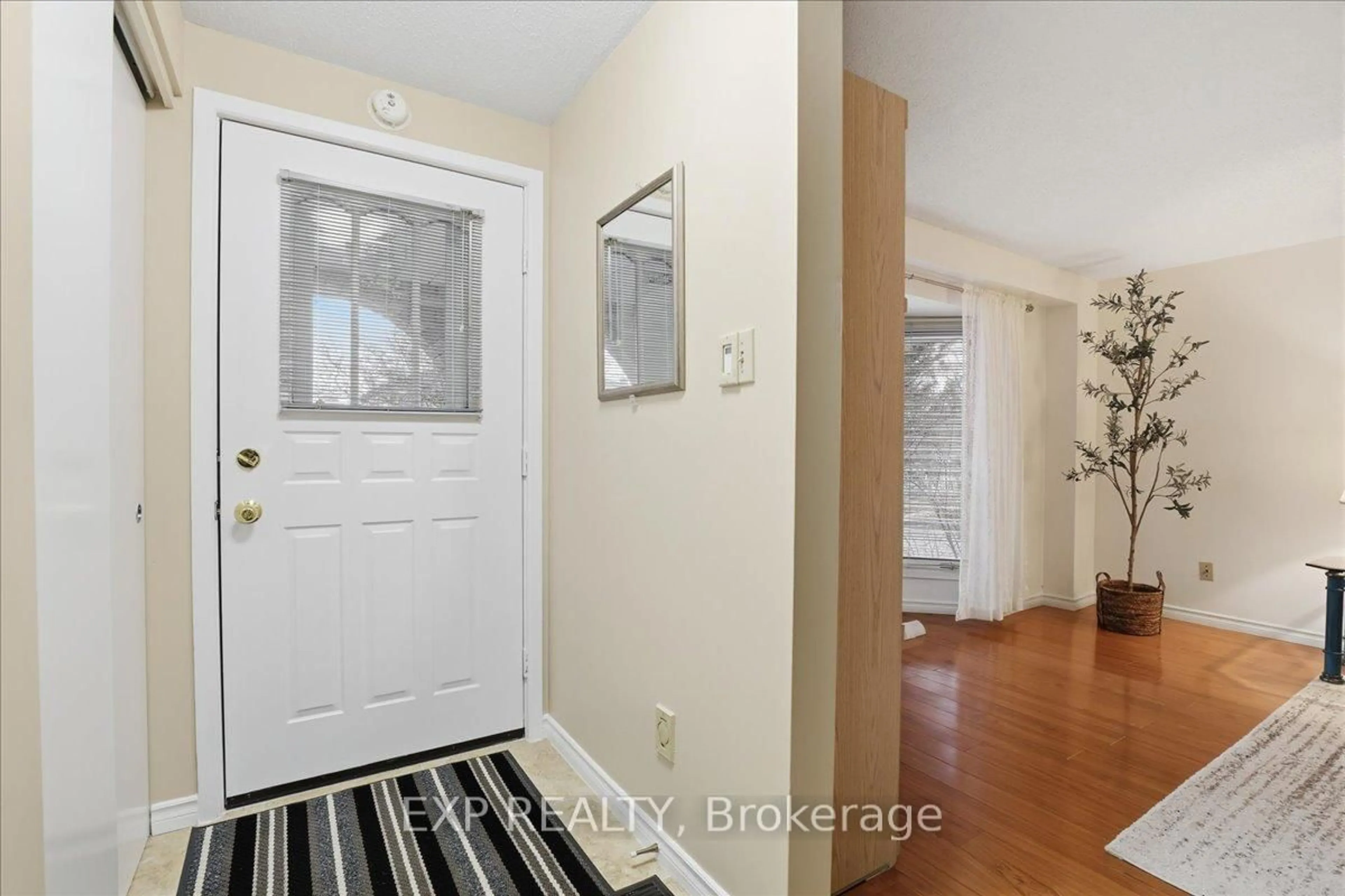 Indoor entryway for 56 Rushbrook Dr, Kitchener Ontario N2E 3C9