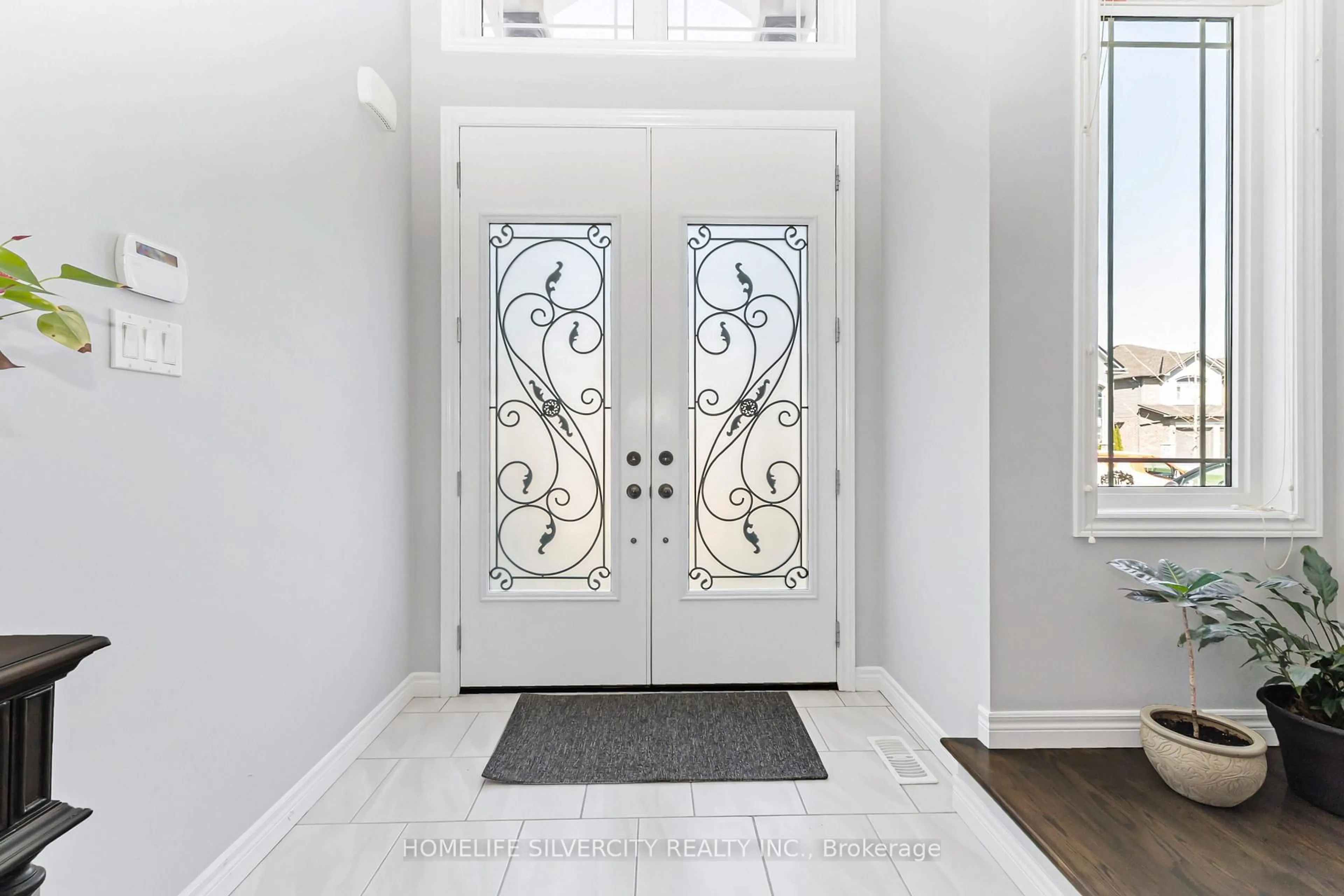 Indoor entryway for 153 Medici Lane, Hamilton Ontario L9B 0G7