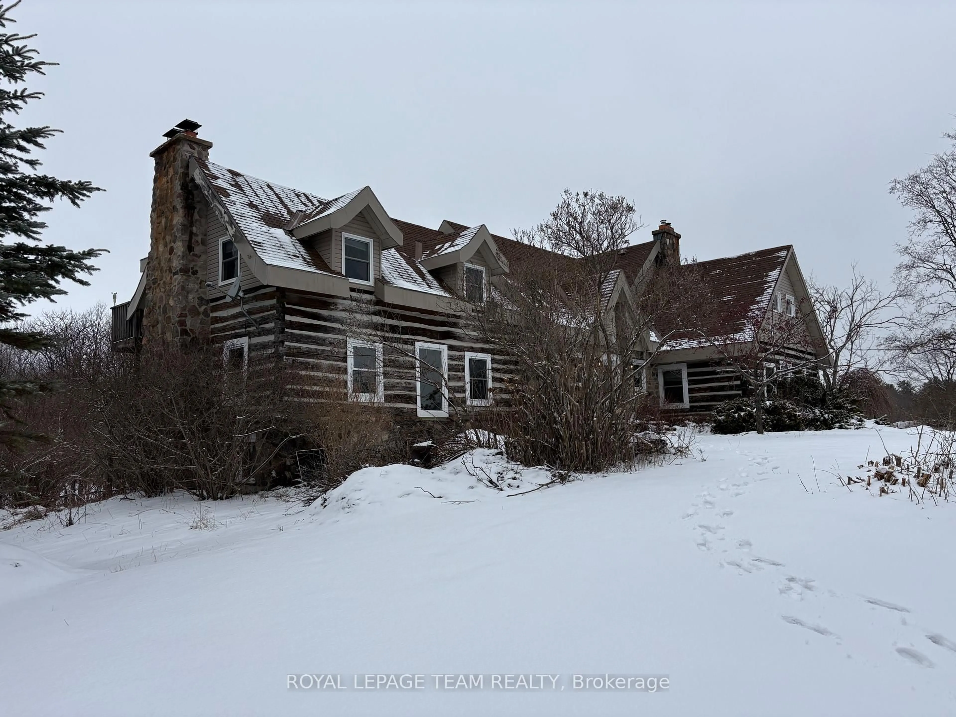 A pic from outside/outdoor area/front of a property/back of a property/a pic from drone, unknown for 9741 Canoe Lake Rd, Godfrey Ontario K0H 1T0