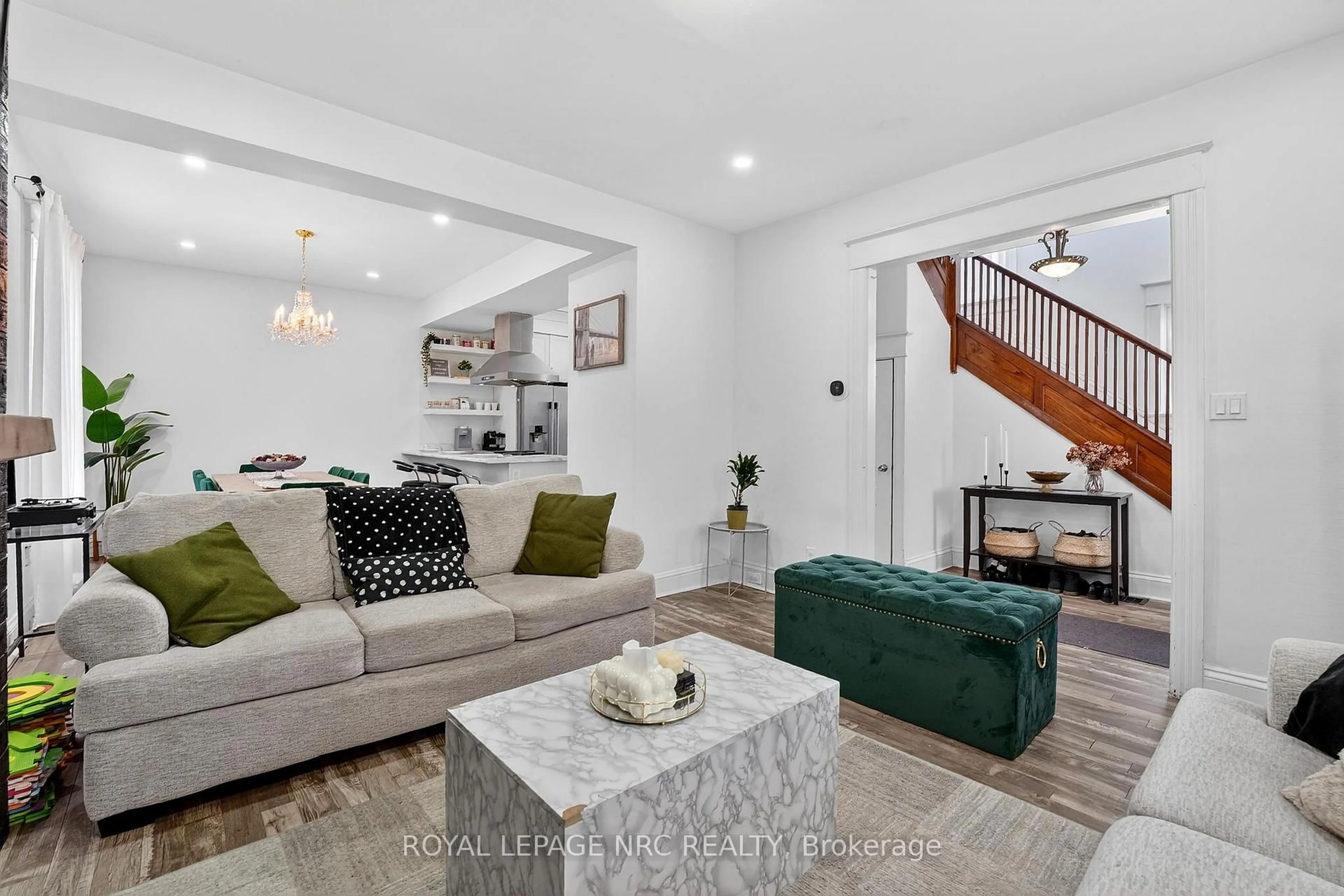 Living room with furniture, unknown for 84 State St, Welland Ontario L3B 4K5